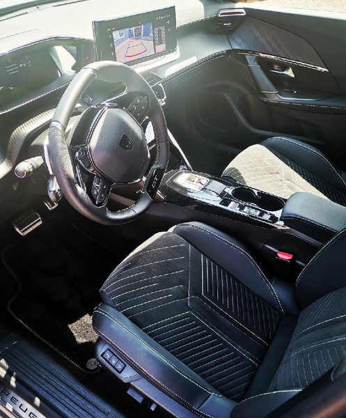 Peugeot 2008 GT, Navi, Ganzjahresreifen,Rückfahrkamera — photo 9