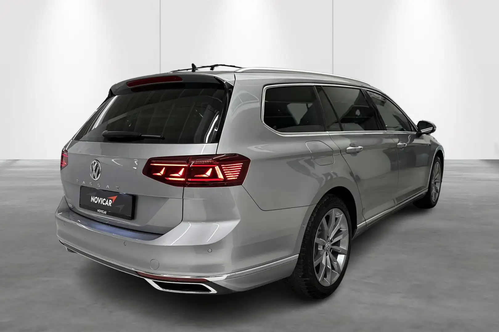 Volkswagen Passat Variant 1.4 TSI DSG6 GTE Business Zilver - 2