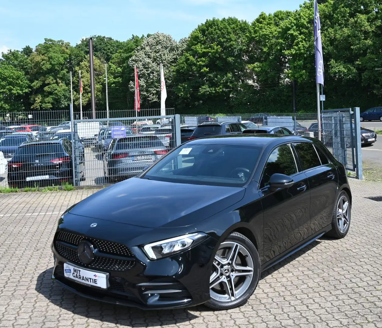 Mercedes-Benz A 250 AMG Line Navi Leder LED PDC Klappenauspuff Noir - 2