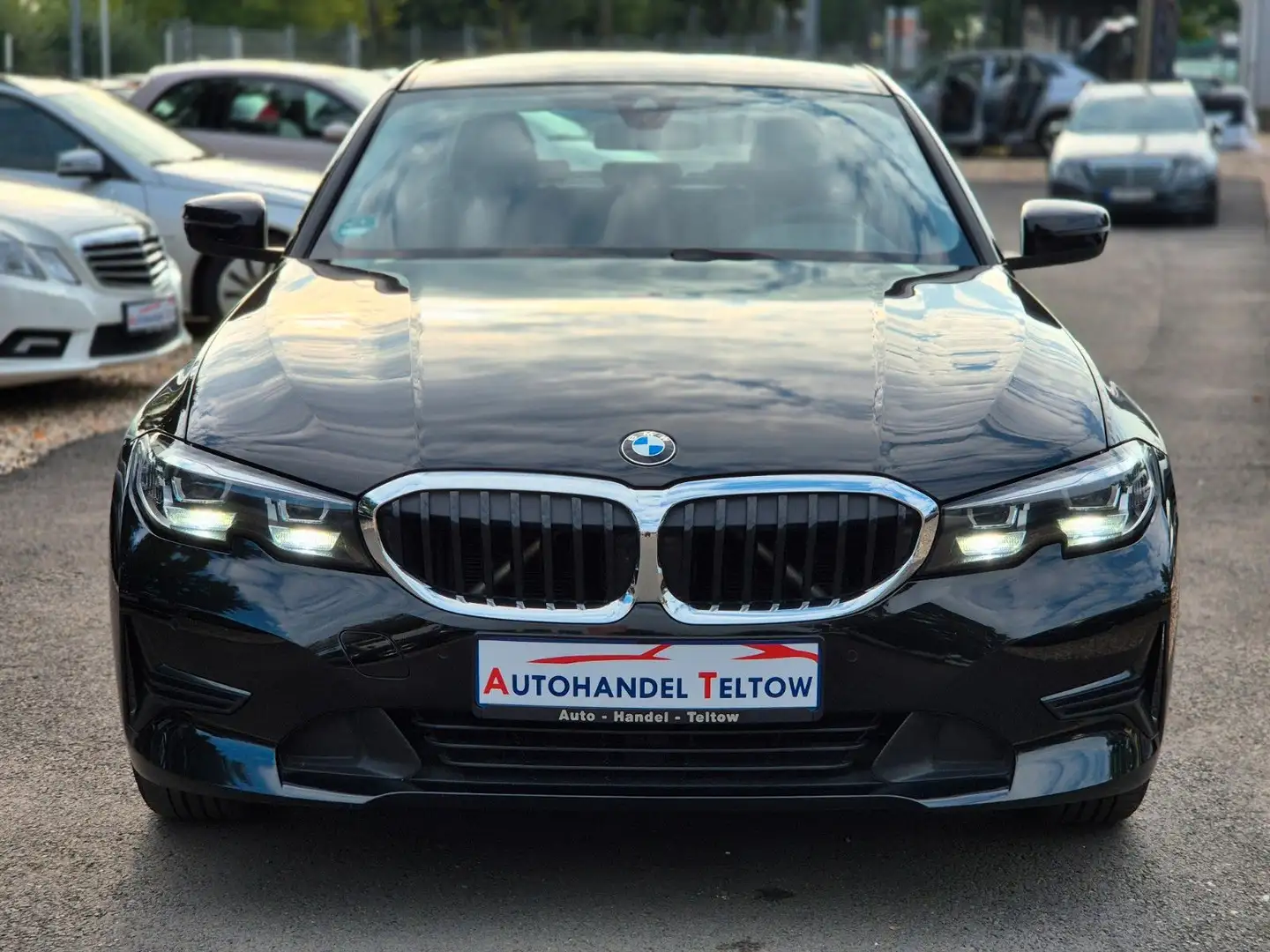 BMW 320 i Lim. 320i *1.Hand * LED *Sitzheizung *PDC Noir - 2