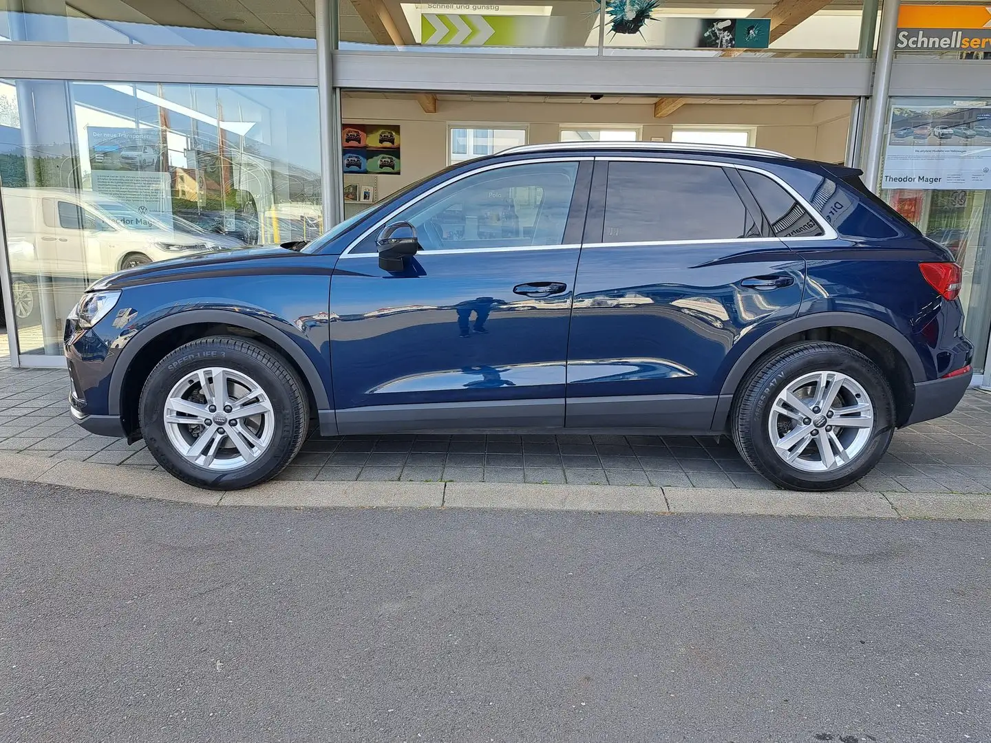 Audi Q3 35 TDI quattro Blau - 2