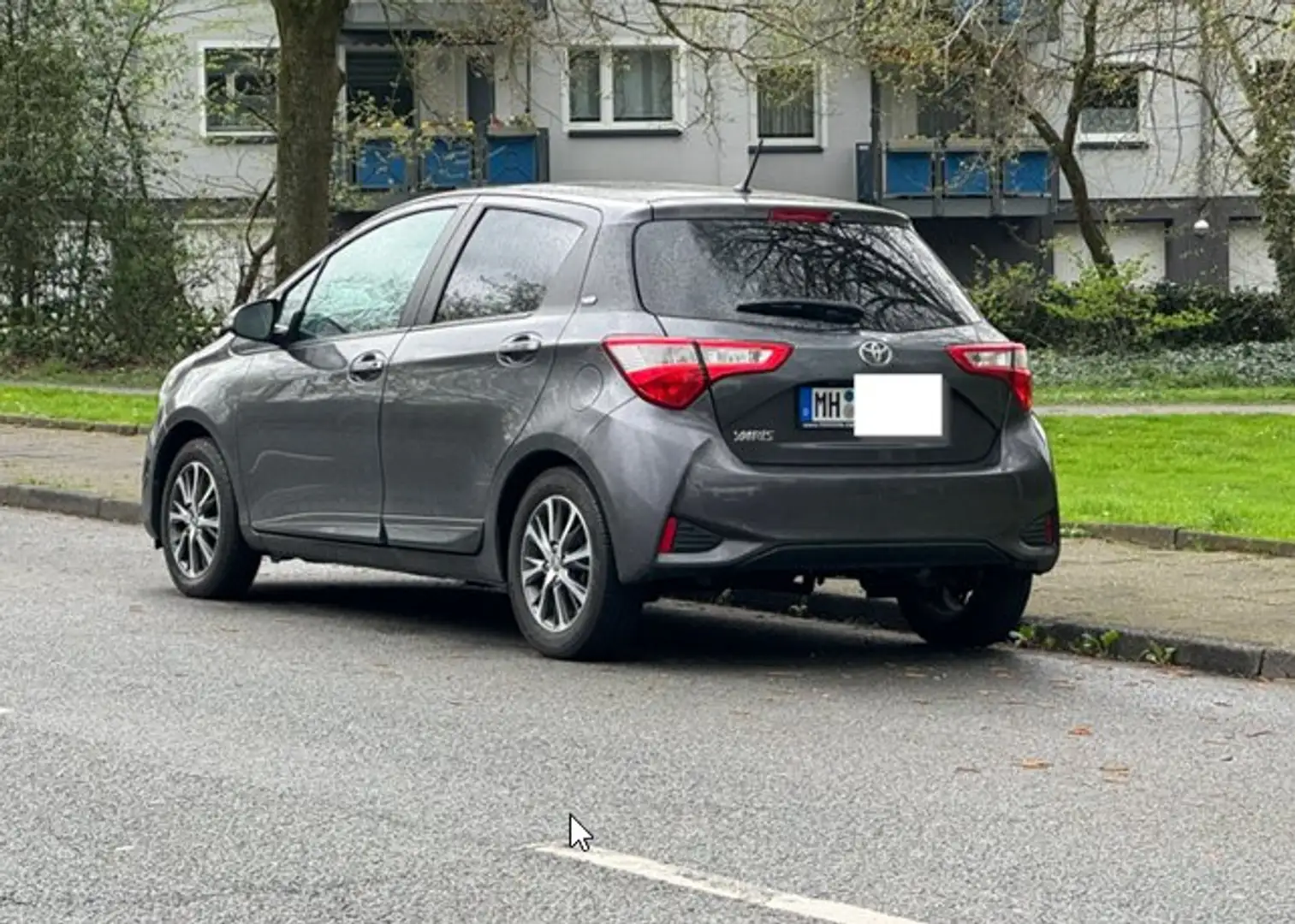 Toyota Yaris Yaris 1,5-Dual-VVT-iE Grau - 2