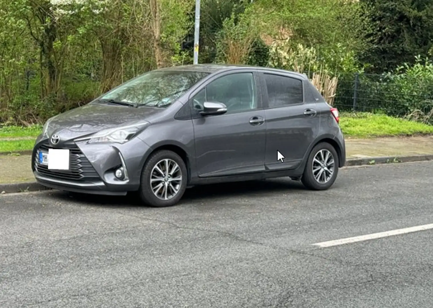 Toyota Yaris Yaris 1,5-Dual-VVT-iE Grau - 1