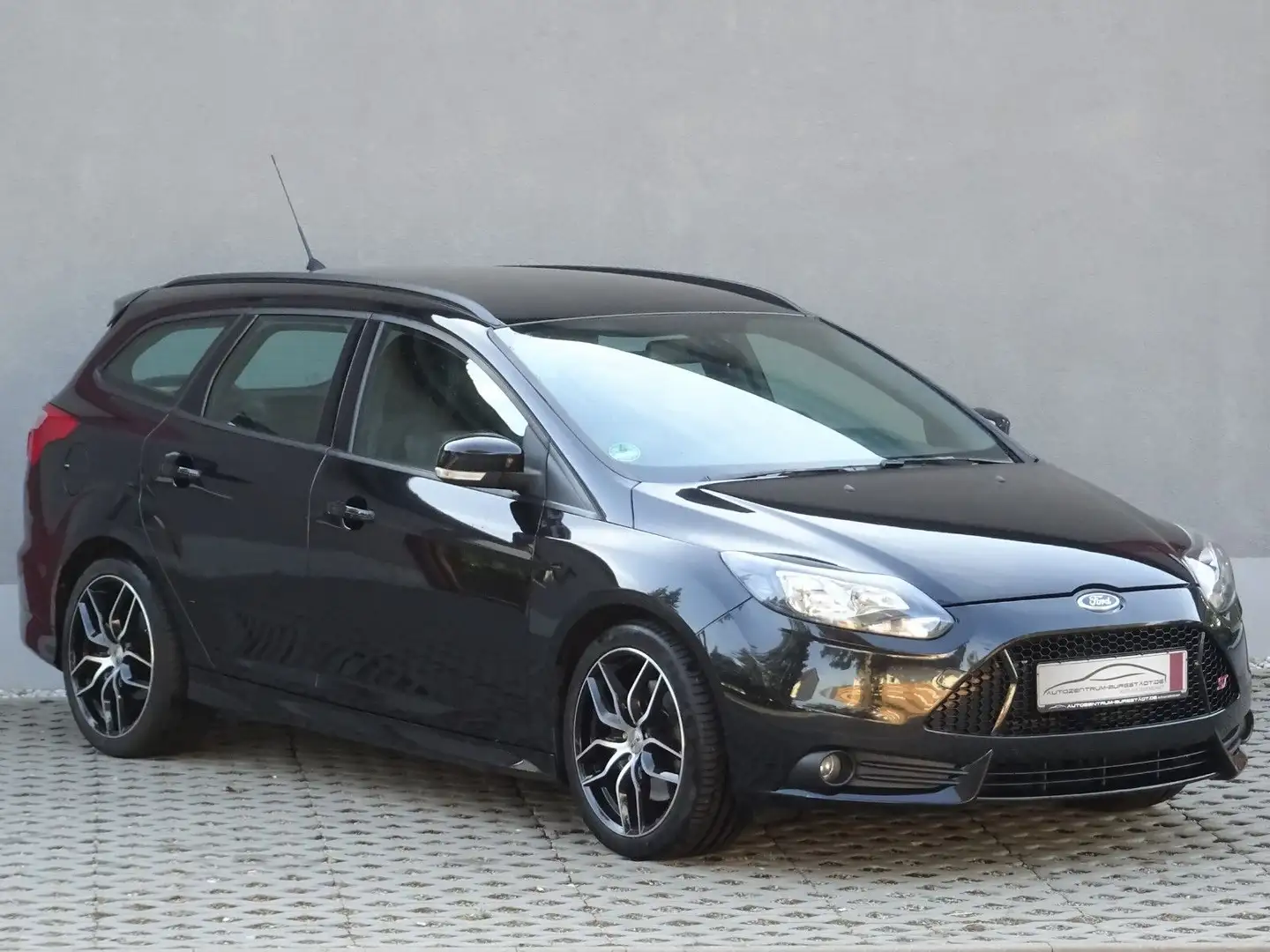 Ford Focus Turnier ST 2,0 EB/Leder-Sport+Winterpaket Schwarz - 2