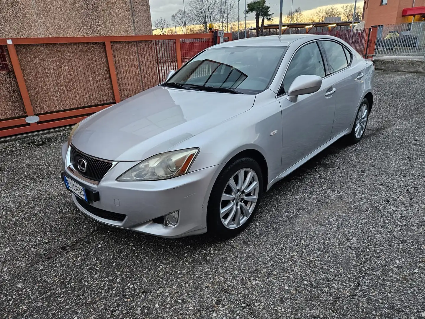 Lexus IS 220d IS 220d 2.2 Silber - 1