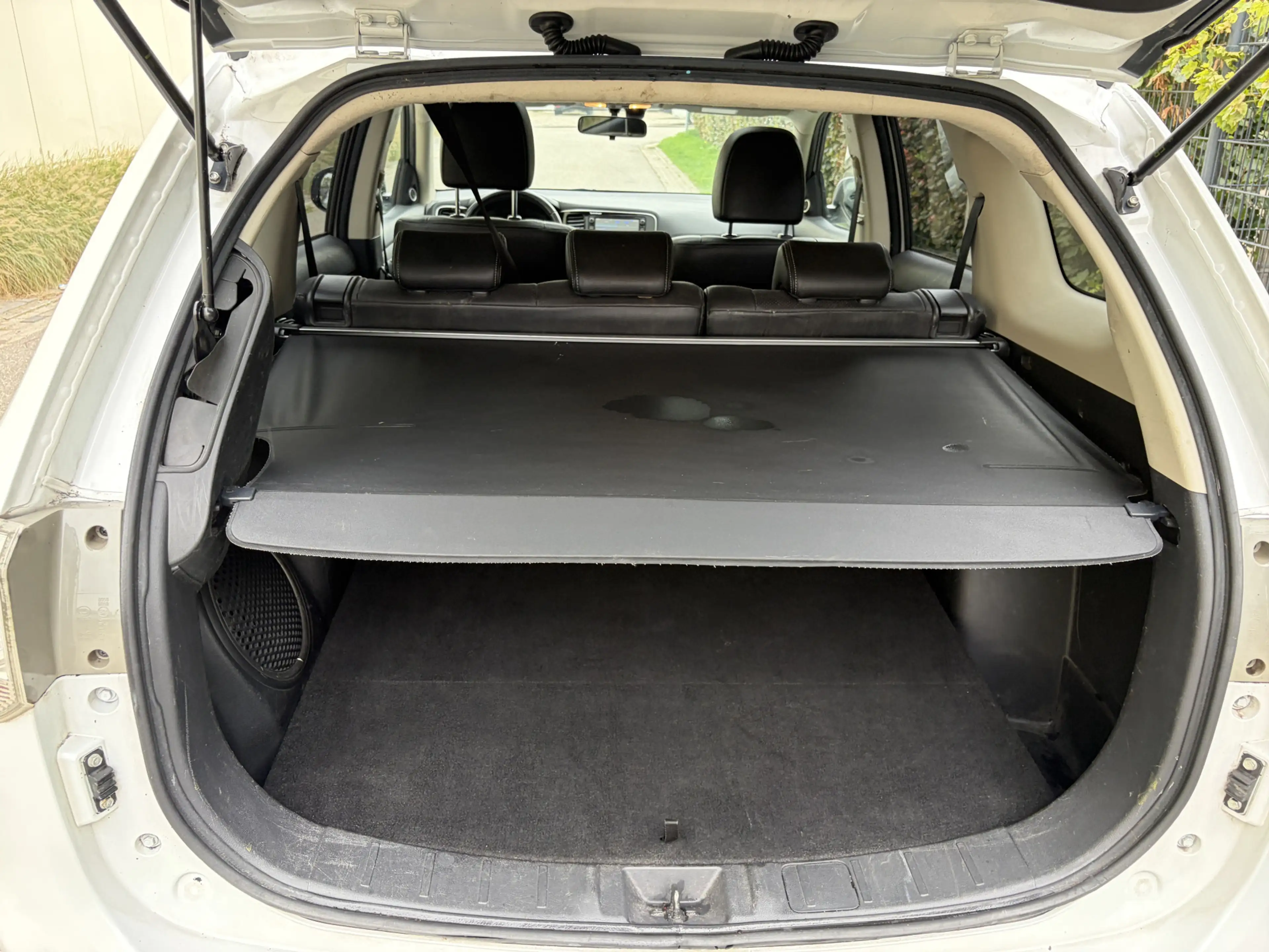 Mitsubishi Outlander 2.0 PHEV instyle / AUTOMAAT / LEER / NAVI / SCHUIF — photo 18