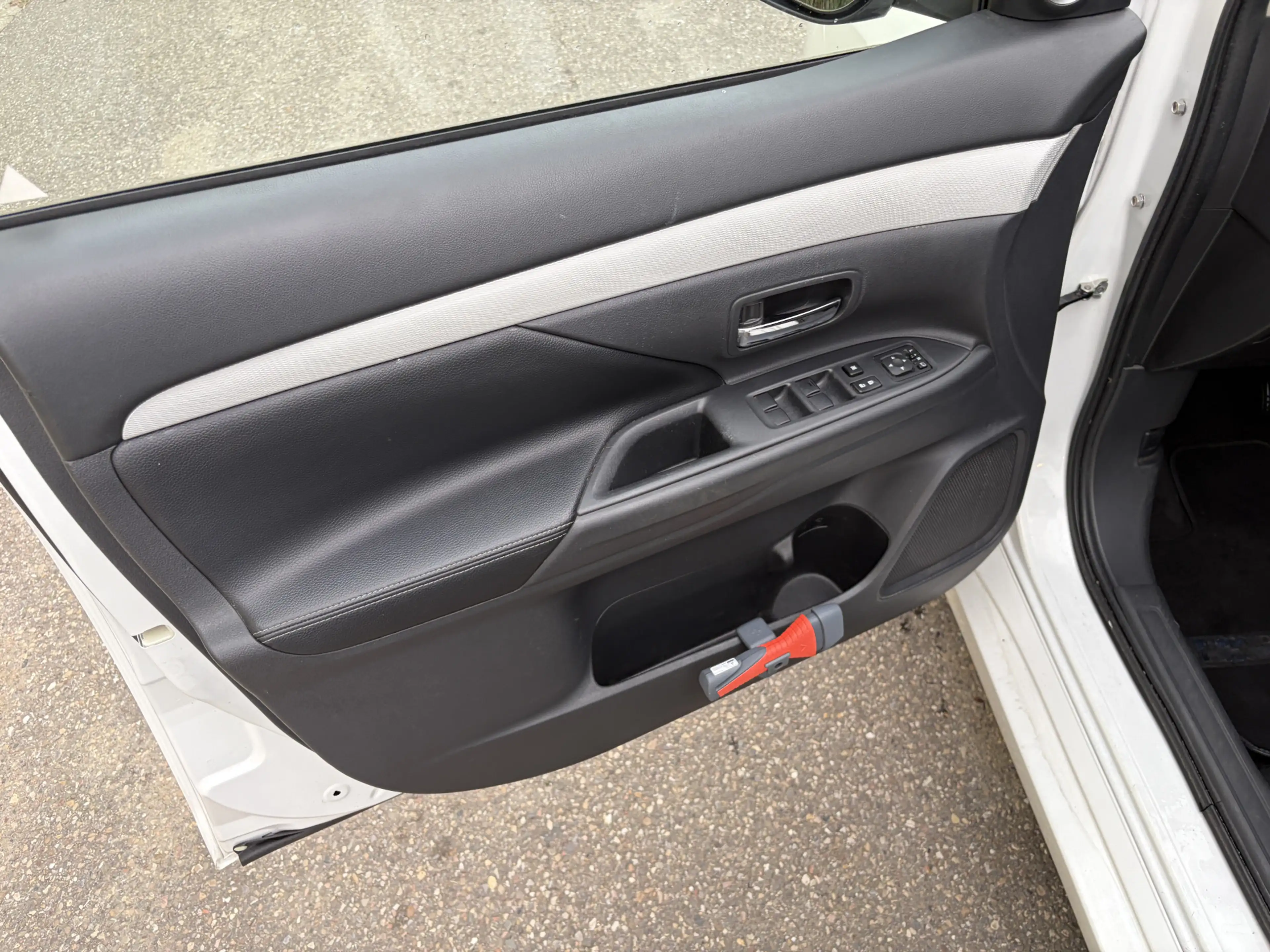 Mitsubishi Outlander 2.0 PHEV instyle / AUTOMAAT / LEER / NAVI / SCHUIF — photo 6
