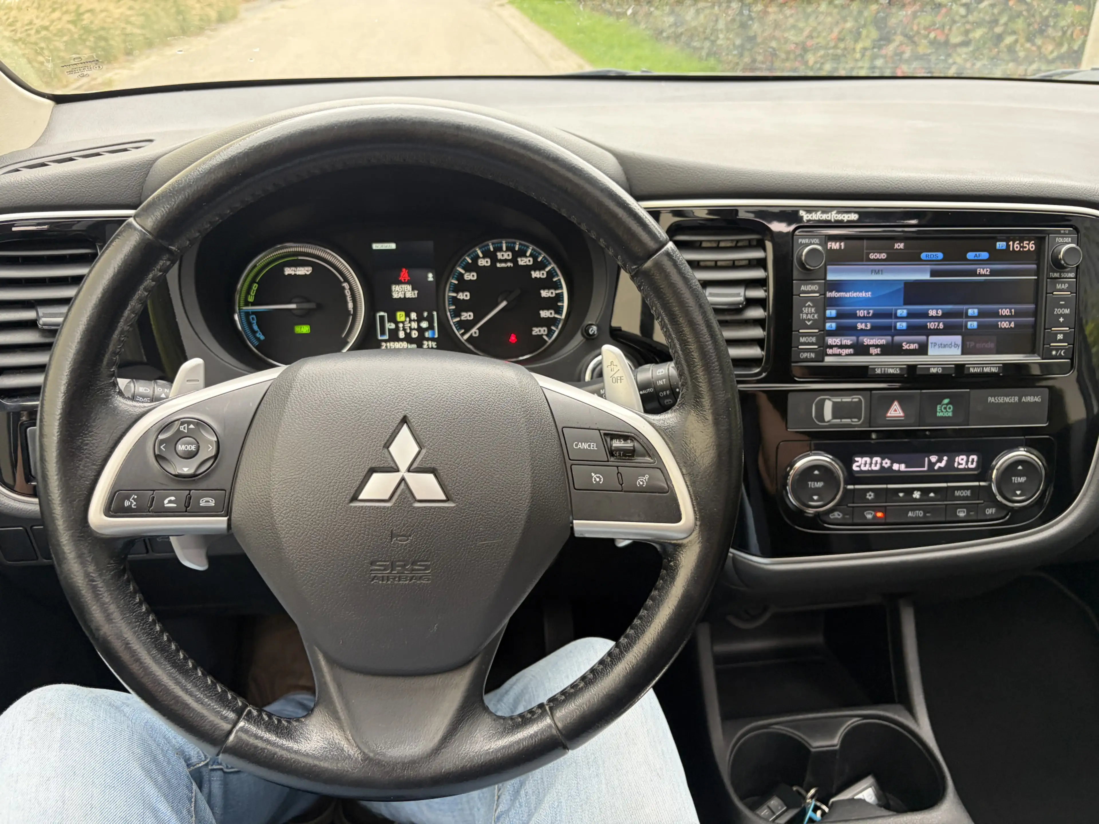 Mitsubishi Outlander 2.0 PHEV instyle / AUTOMAAT / LEER / NAVI / SCHUIF — photo 13