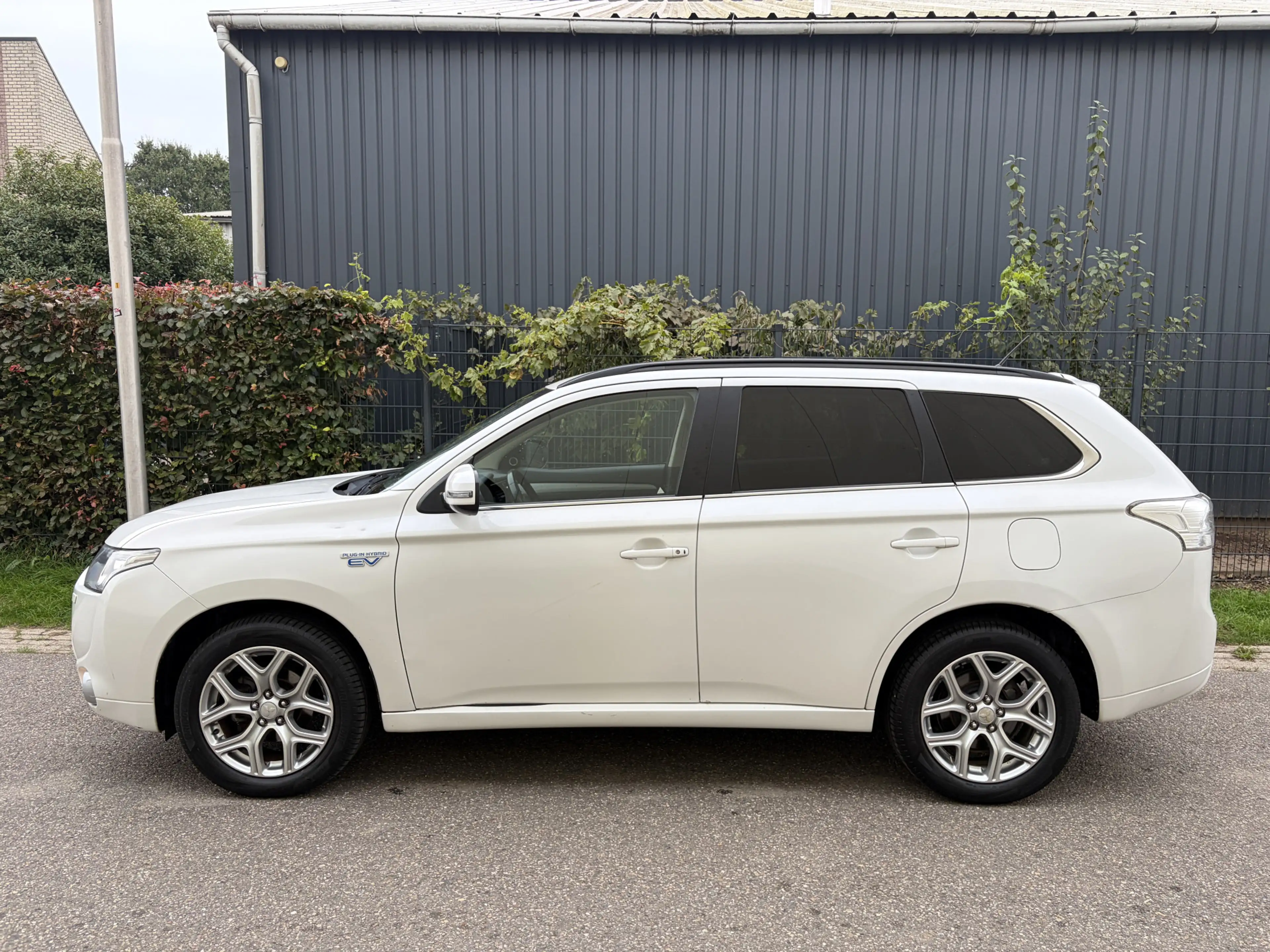 Mitsubishi Outlander 2.0 PHEV instyle / AUTOMAAT / LEER / NAVI / SCHUIF — photo 15