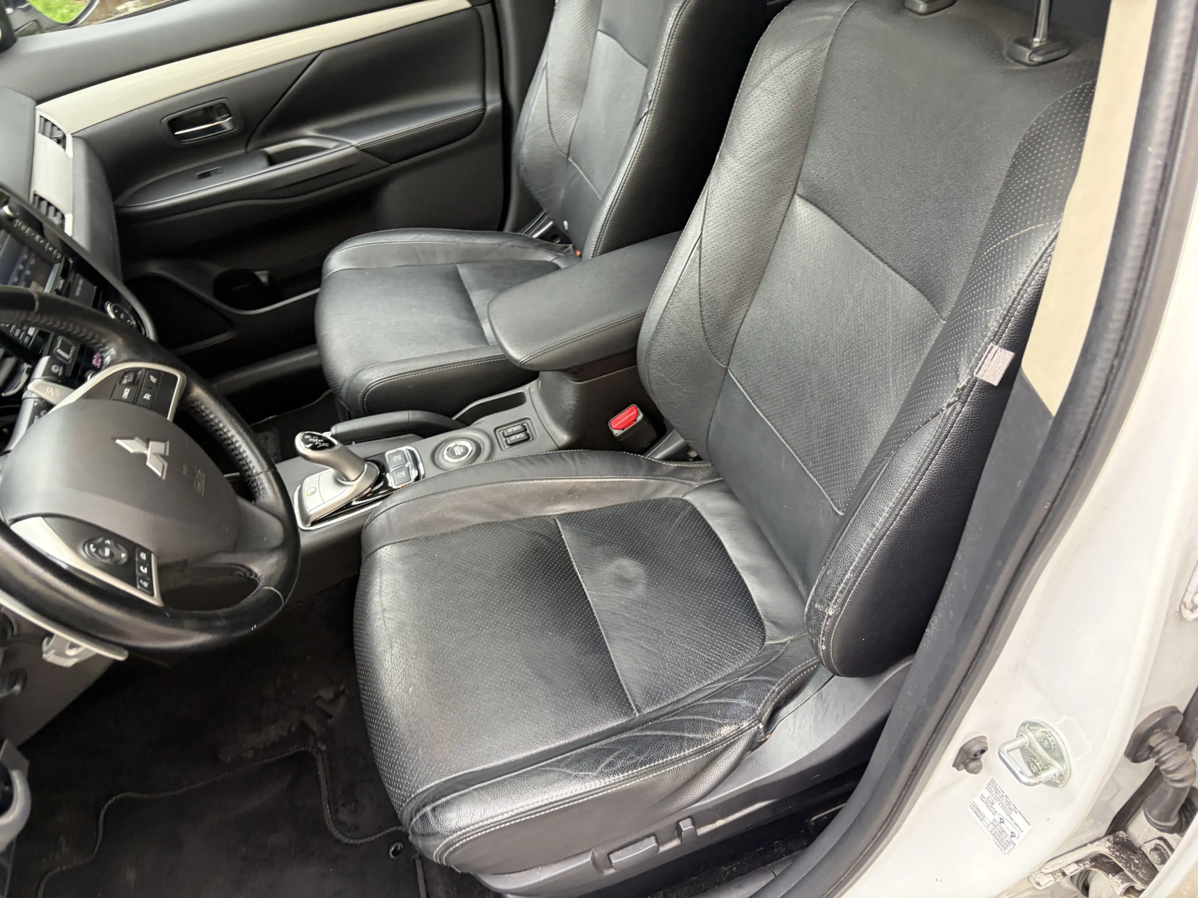 Mitsubishi Outlander 2.0 PHEV instyle / AUTOMAAT / LEER / NAVI / SCHUIF — photo 7