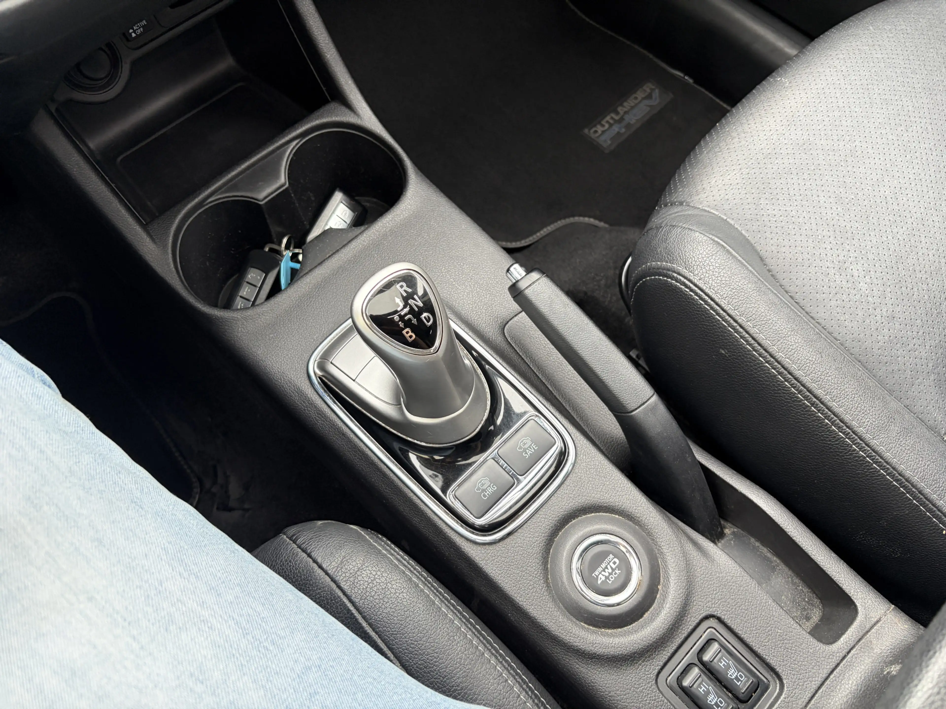 Mitsubishi Outlander 2.0 PHEV instyle / AUTOMAAT / LEER / NAVI / SCHUIF — photo 11