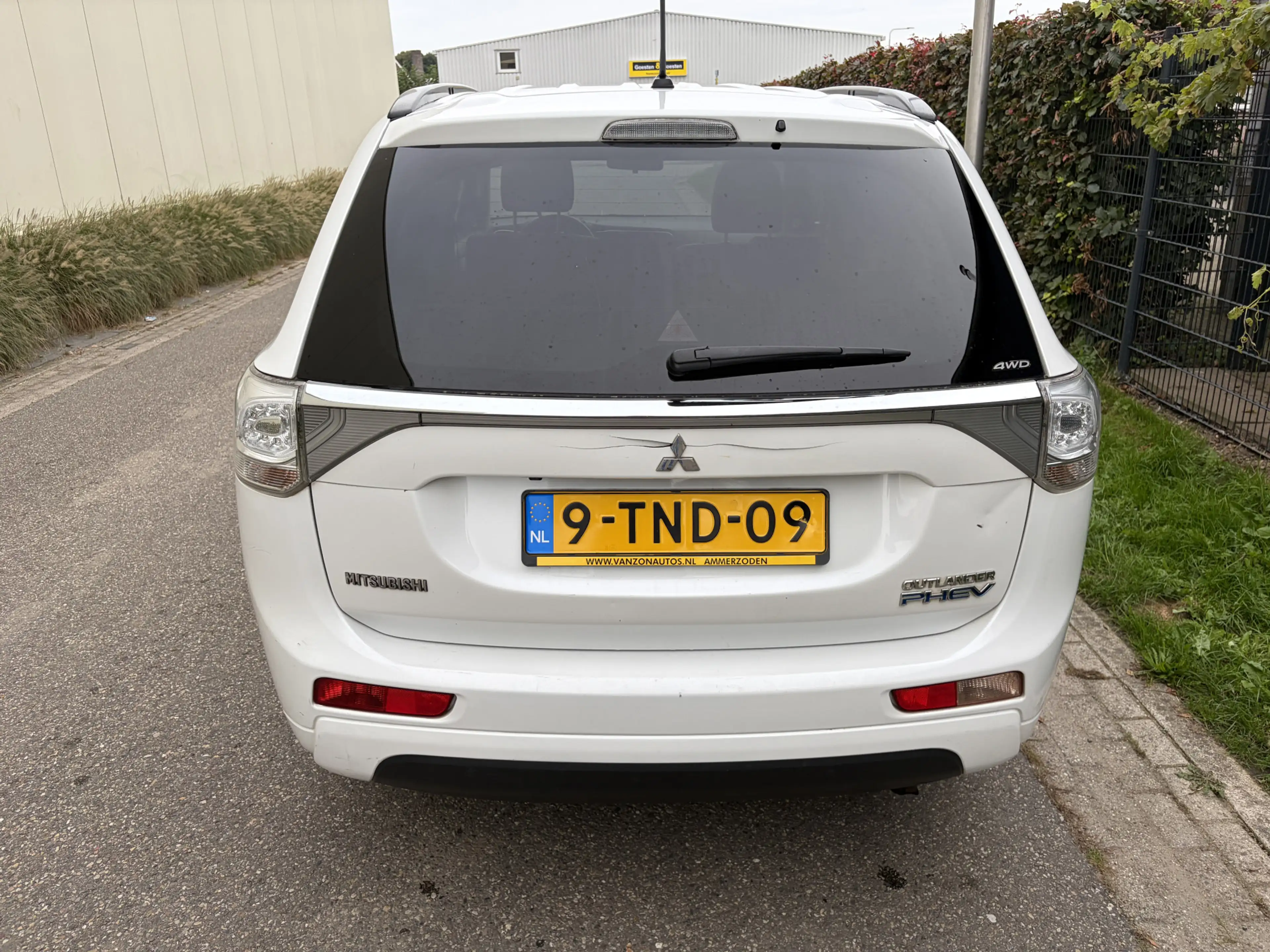 Mitsubishi Outlander 2.0 PHEV instyle / AUTOMAAT / LEER / NAVI / SCHUIF — photo 17