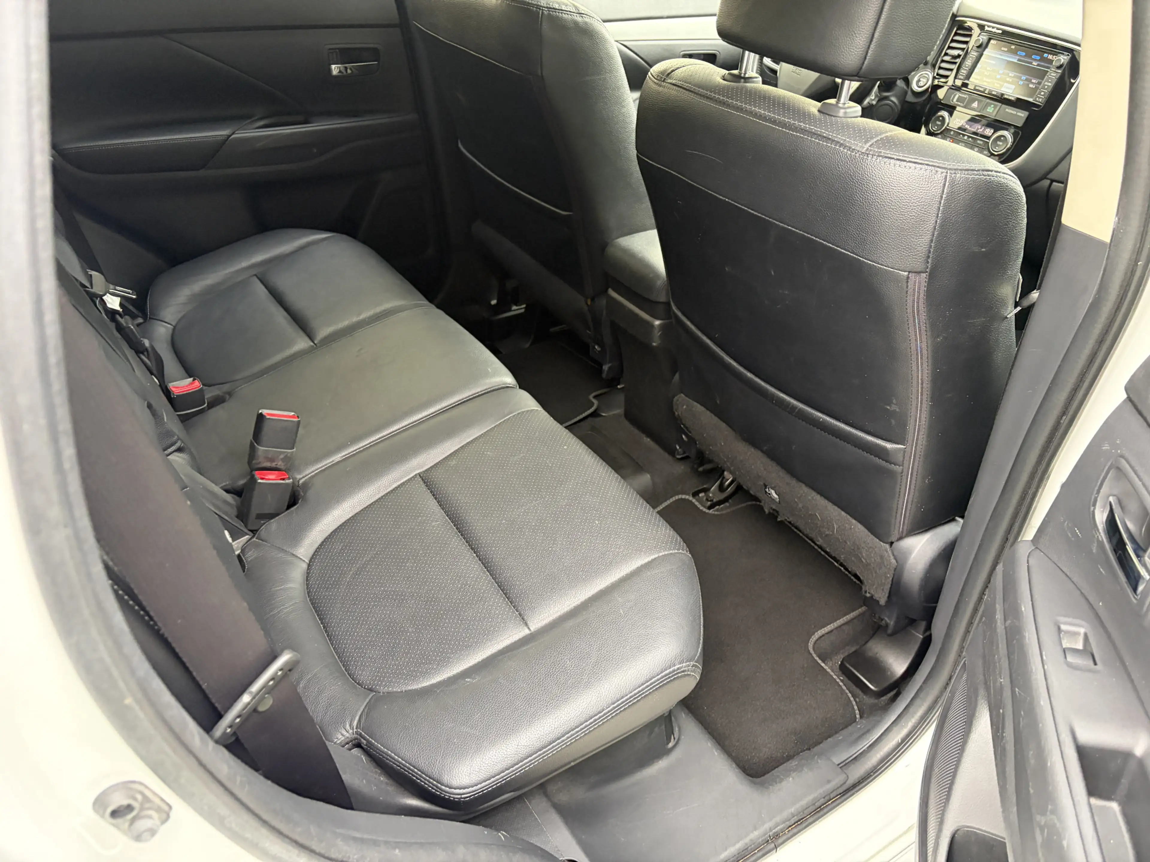 Mitsubishi Outlander 2.0 PHEV instyle / AUTOMAAT / LEER / NAVI / SCHUIF — photo 20