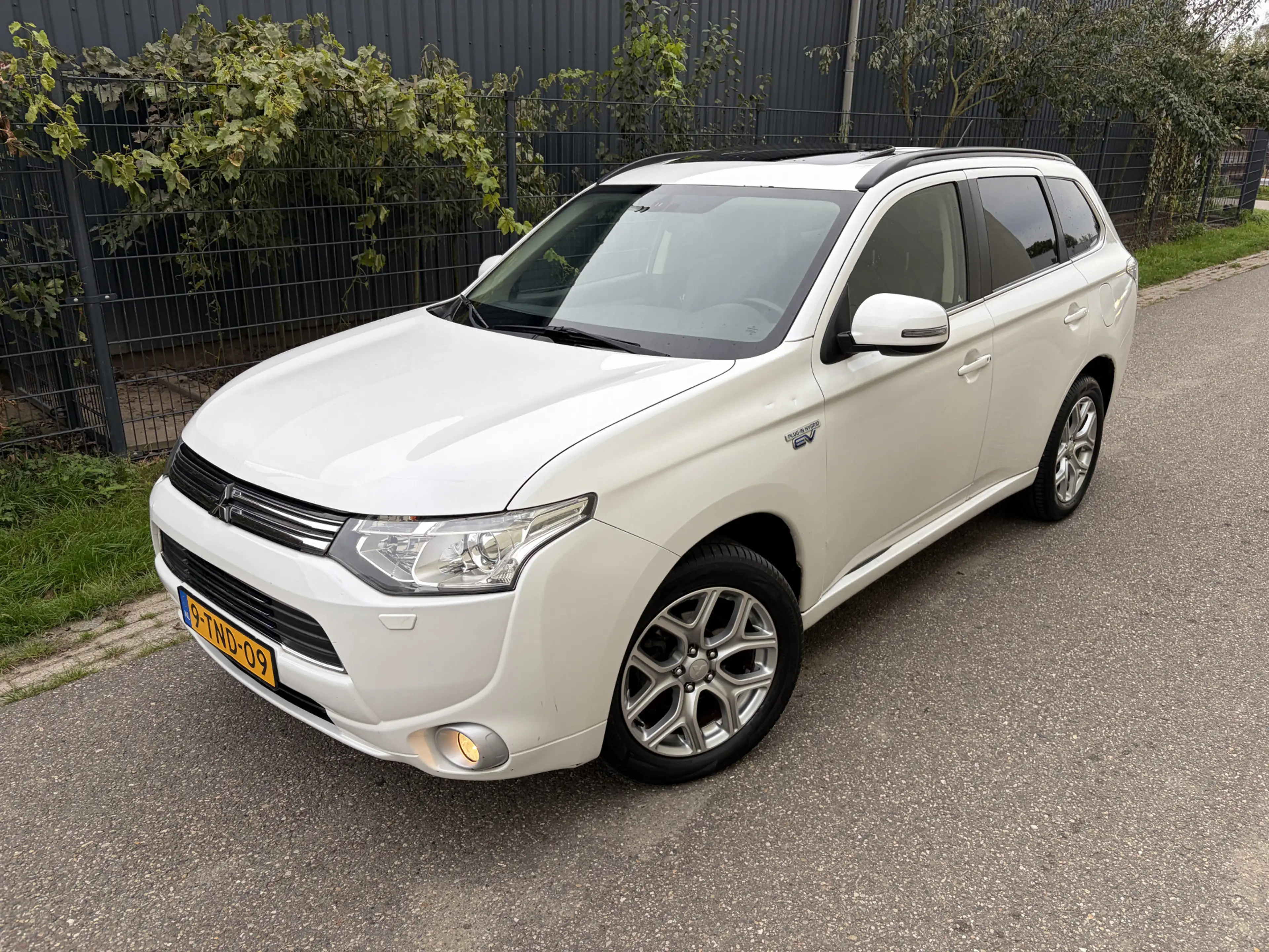 Mitsubishi Outlander 2.0 PHEV instyle / AUTOMAAT / LEER / NAVI / SCHUIF — photo 2