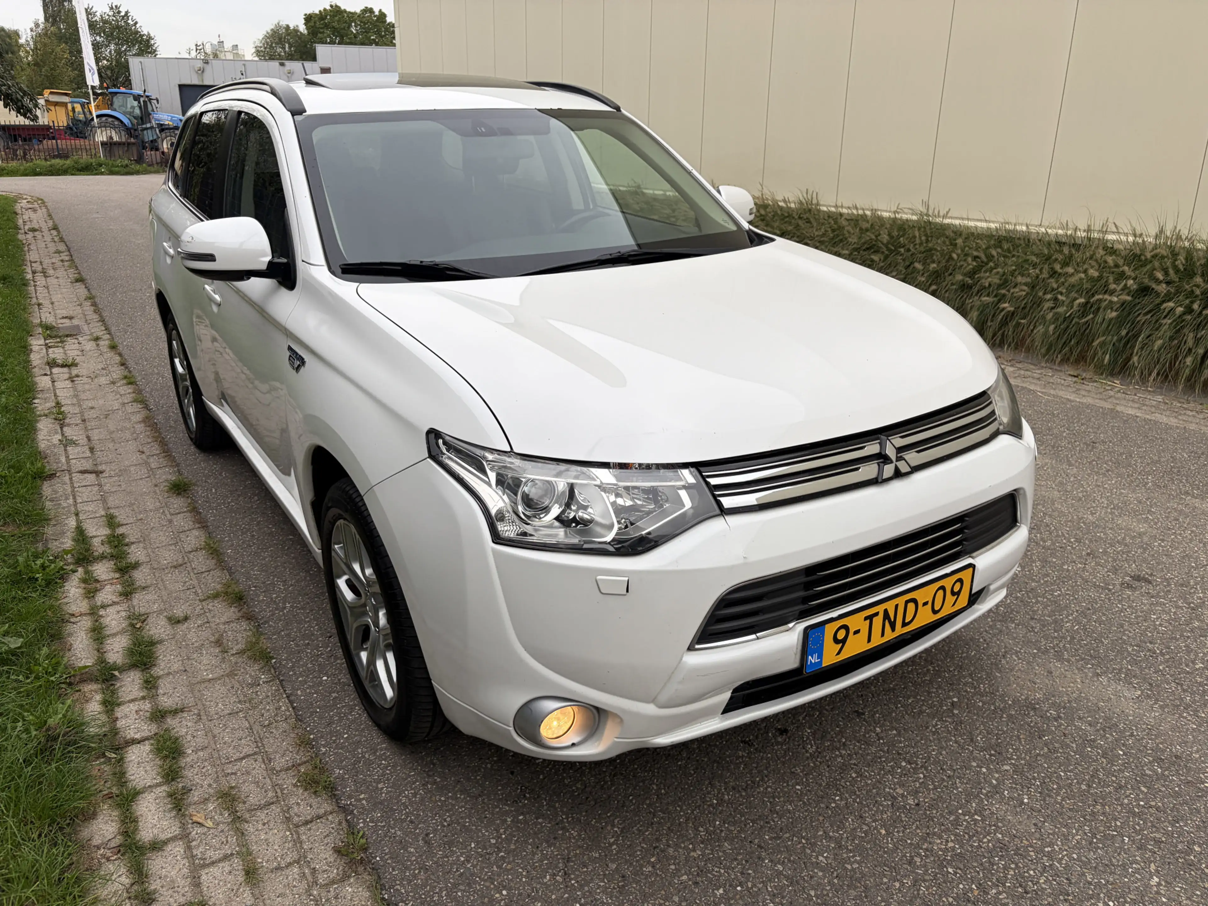 Mitsubishi Outlander 2.0 PHEV instyle / AUTOMAAT / LEER / NAVI / SCHUIF — photo 23