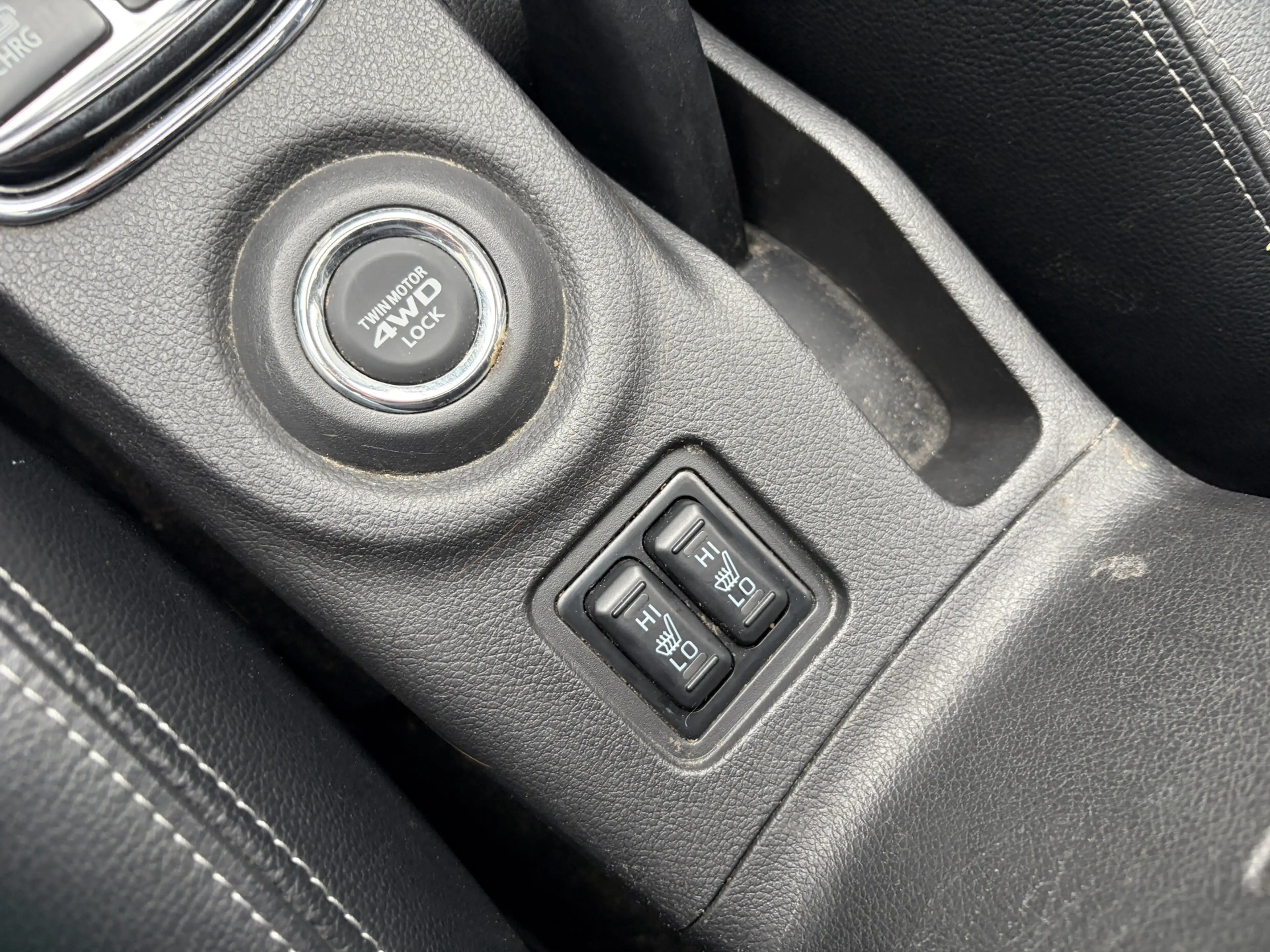 Mitsubishi Outlander 2.0 PHEV instyle / AUTOMAAT / LEER / NAVI / SCHUIF — photo 12