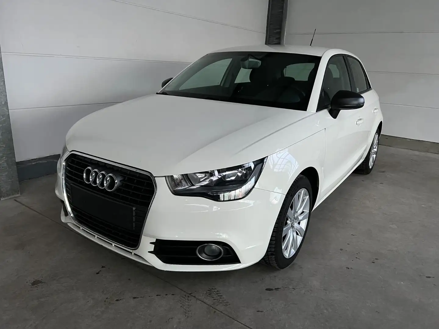 Audi A1 Sportback attraction + Alu+Klima+GJ-Reifen Weiß - 2