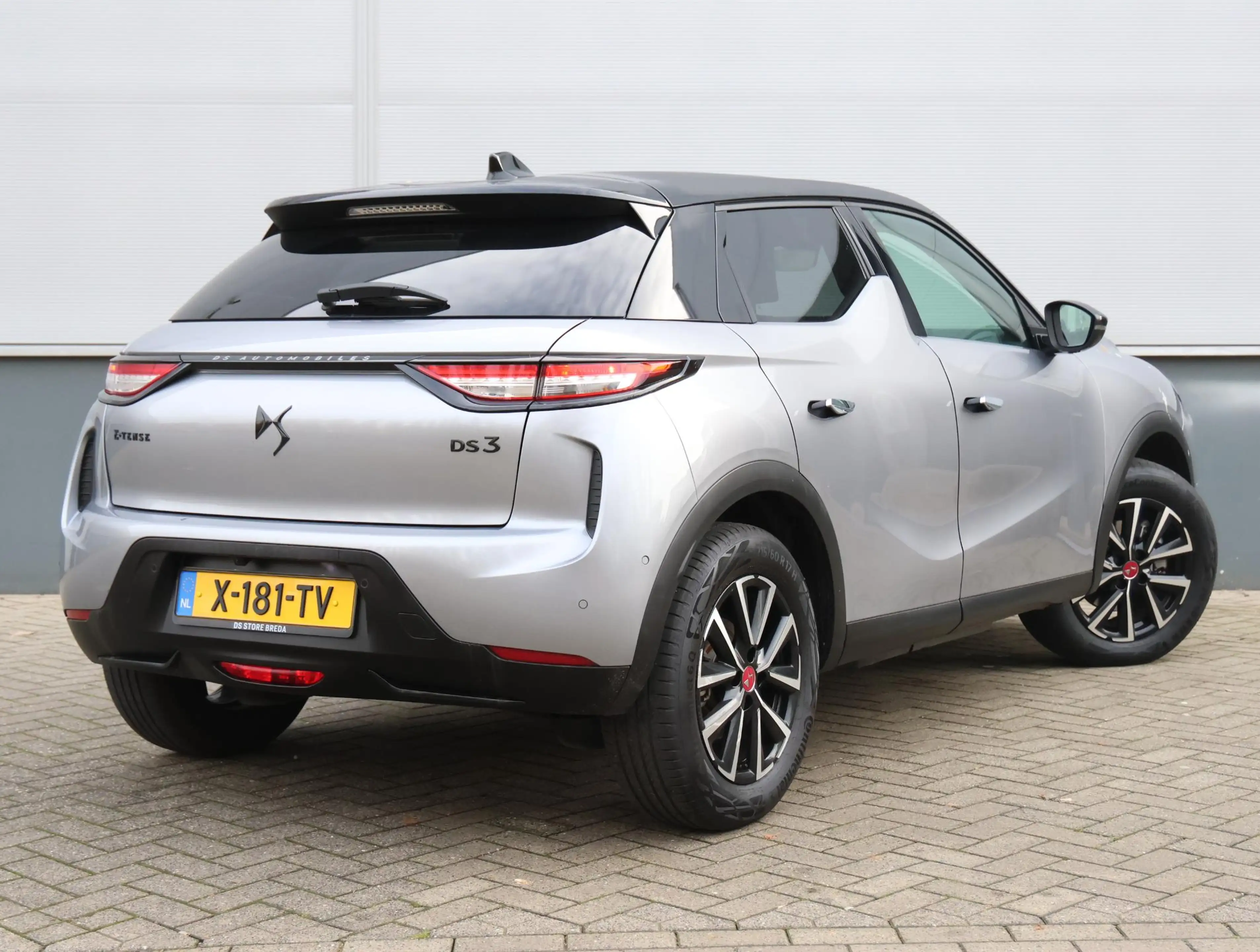 DS Automobiles DS 3 E-Tense Performance Line 54 kWh 156pk | Camera voo — photo 3