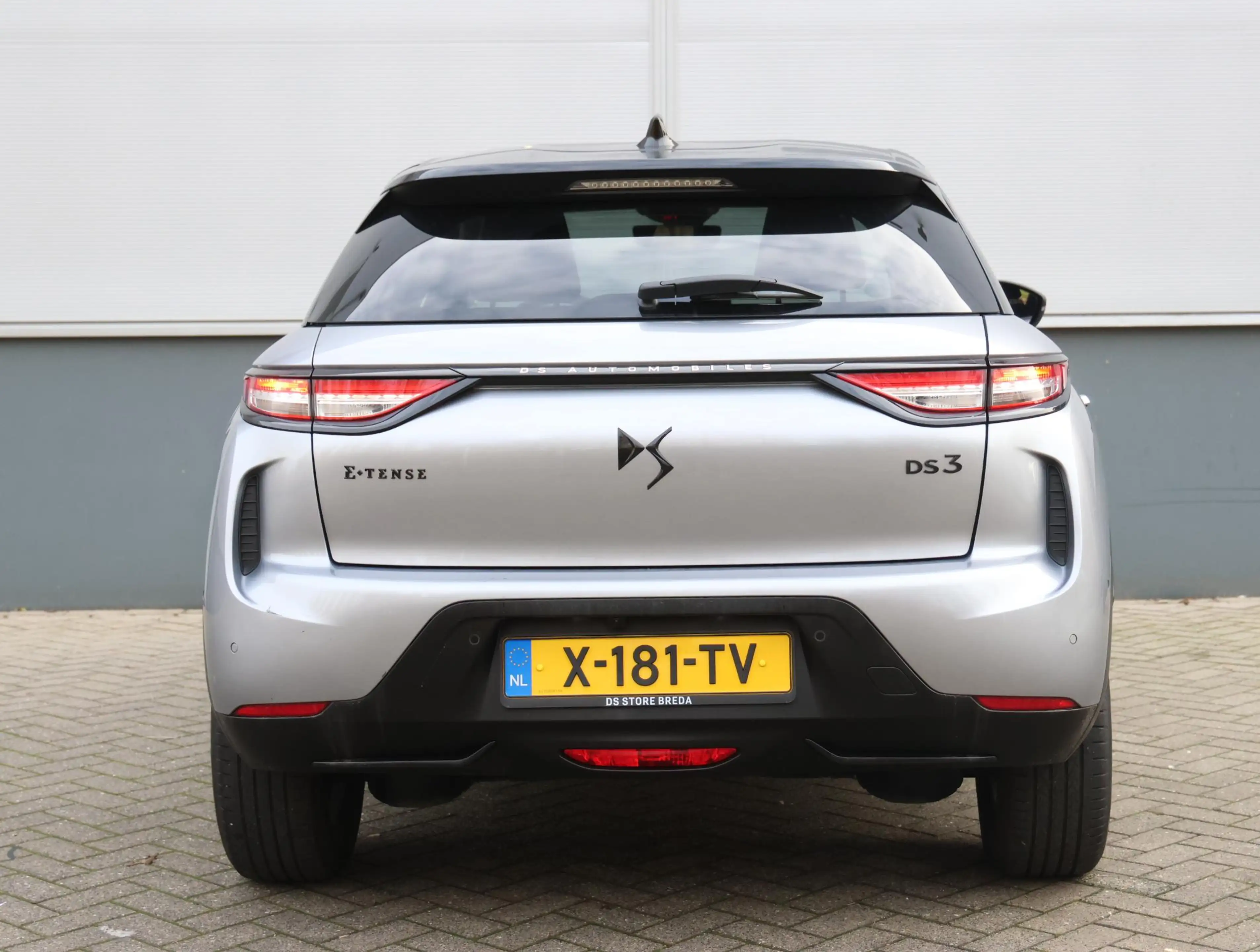 DS Automobiles DS 3 E-Tense Performance Line 54 kWh 156pk | Camera voo — photo 9