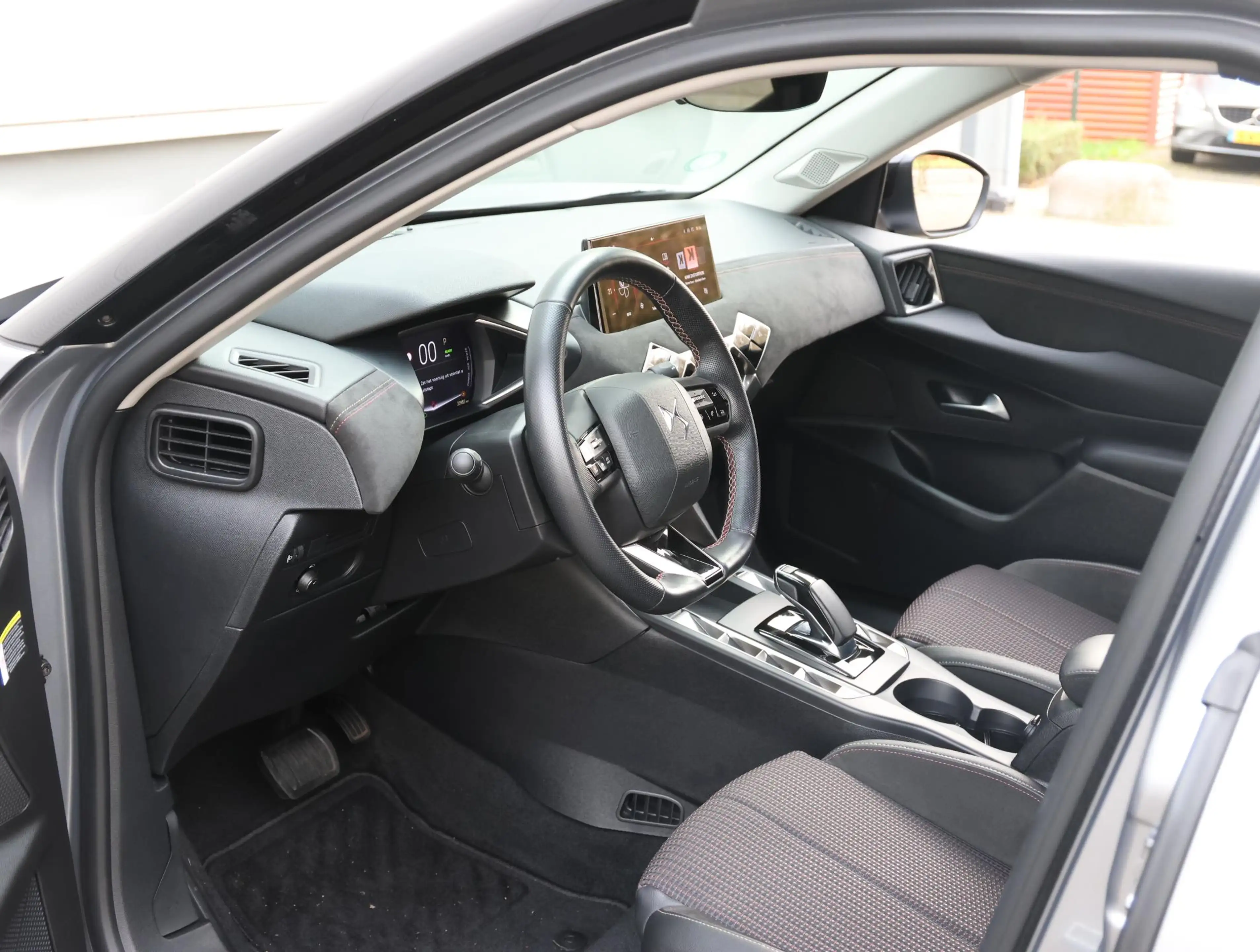 DS Automobiles DS 3 E-Tense Performance Line 54 kWh 156pk | Camera voo — photo 12