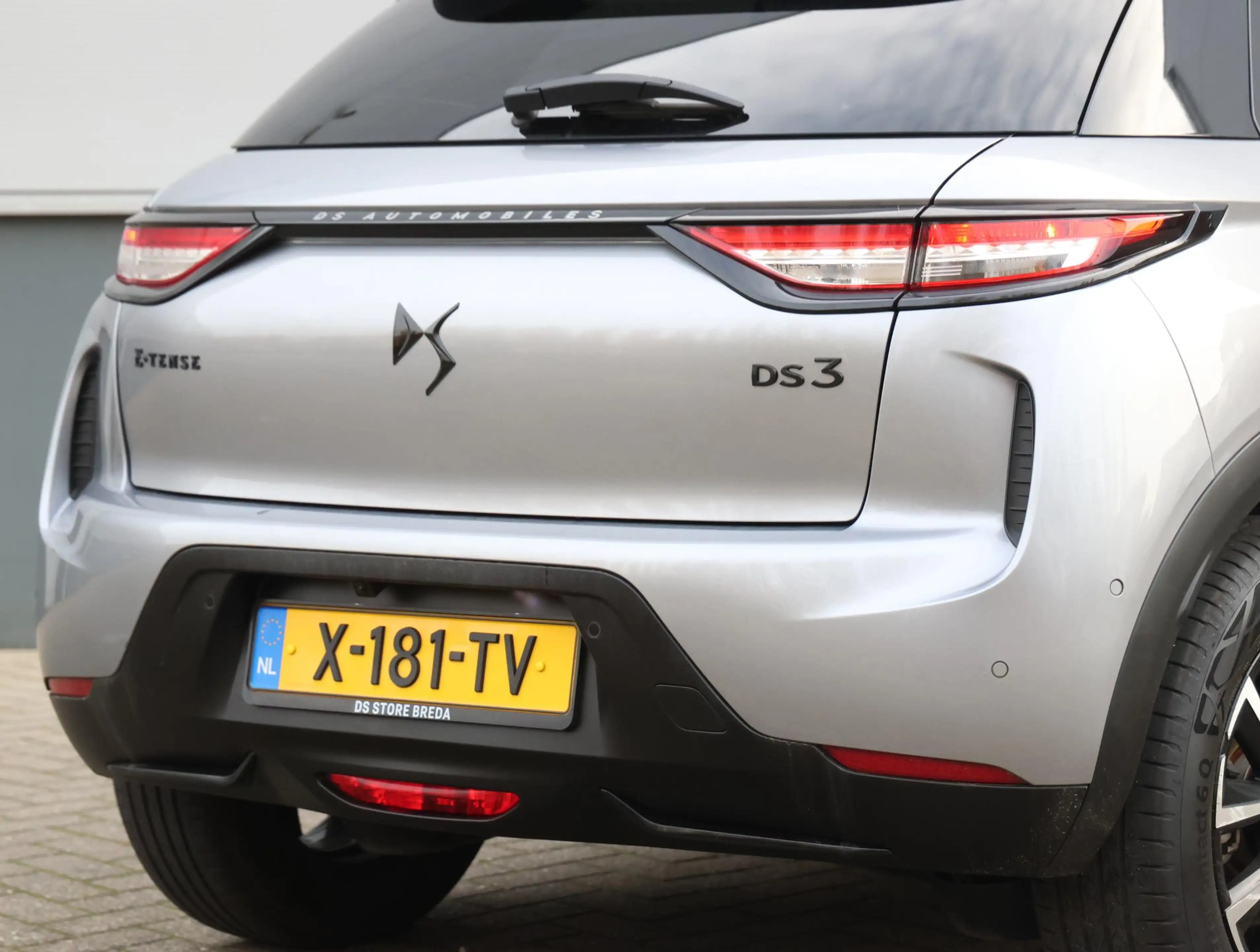 DS Automobiles DS 3 E-Tense Performance Line 54 kWh 156pk | Camera voo — photo 8