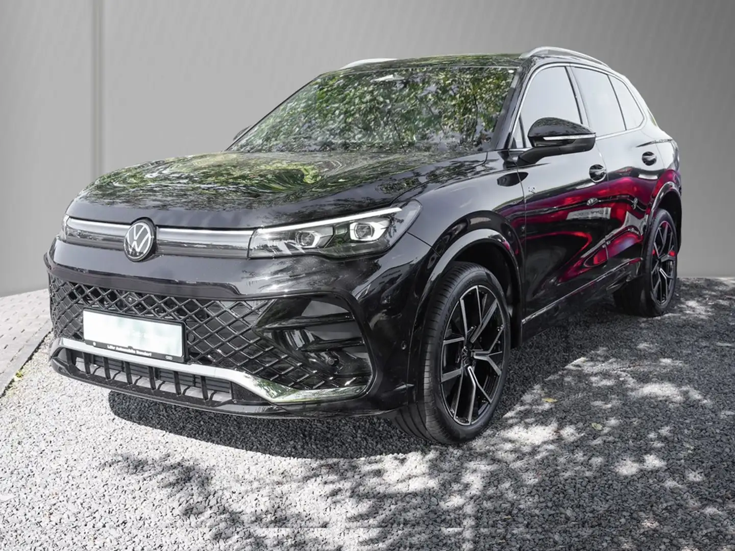 Volkswagen Tiguan 2.0 TDI DSG 4Motion R-Line *Pano*Standhzg.*AHK*... Schwarz - 2