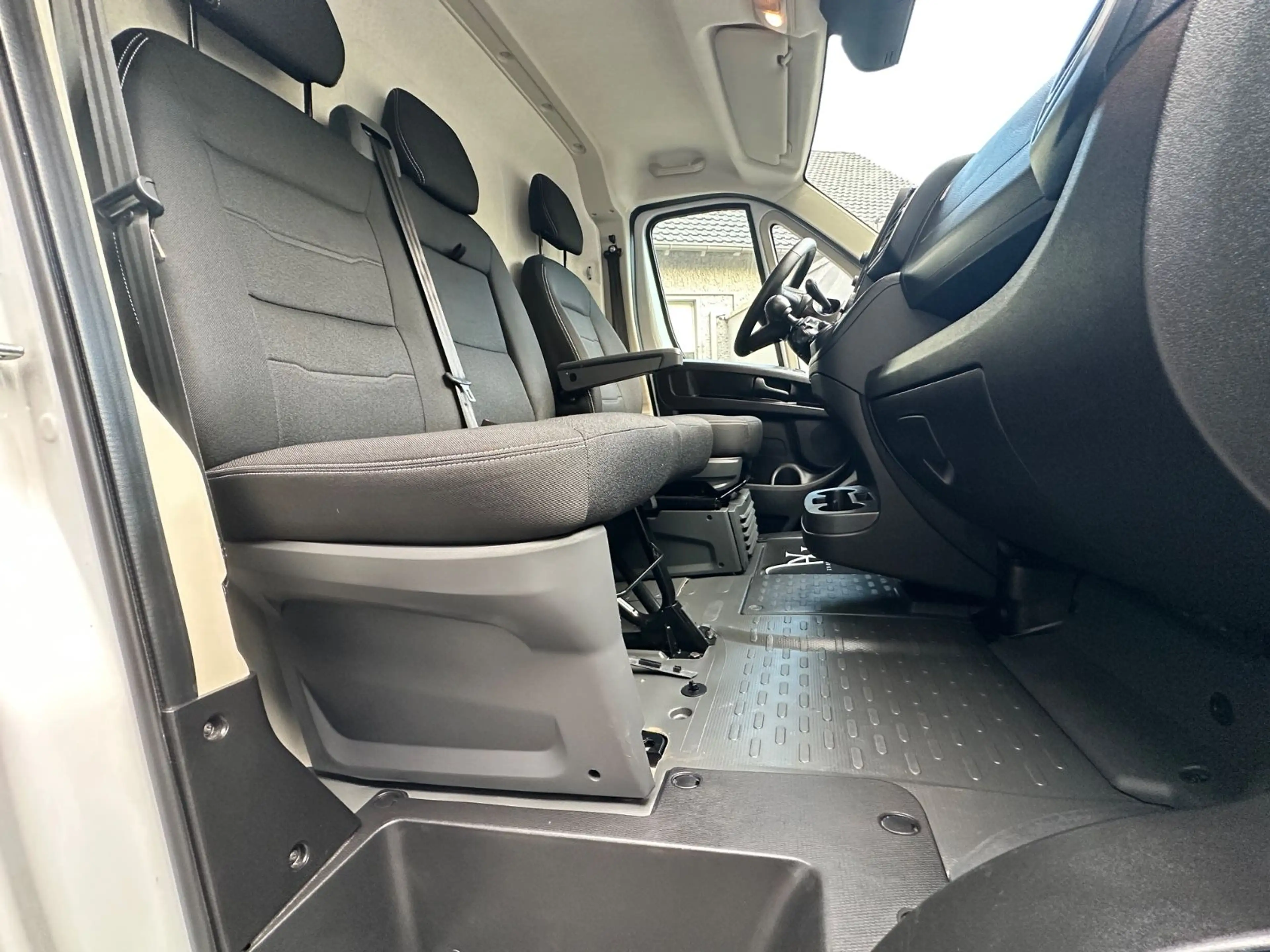 Citroen Jumper Kasten Grossraum 35 L4H3 Heavy BlueHDi 14 — photo 15