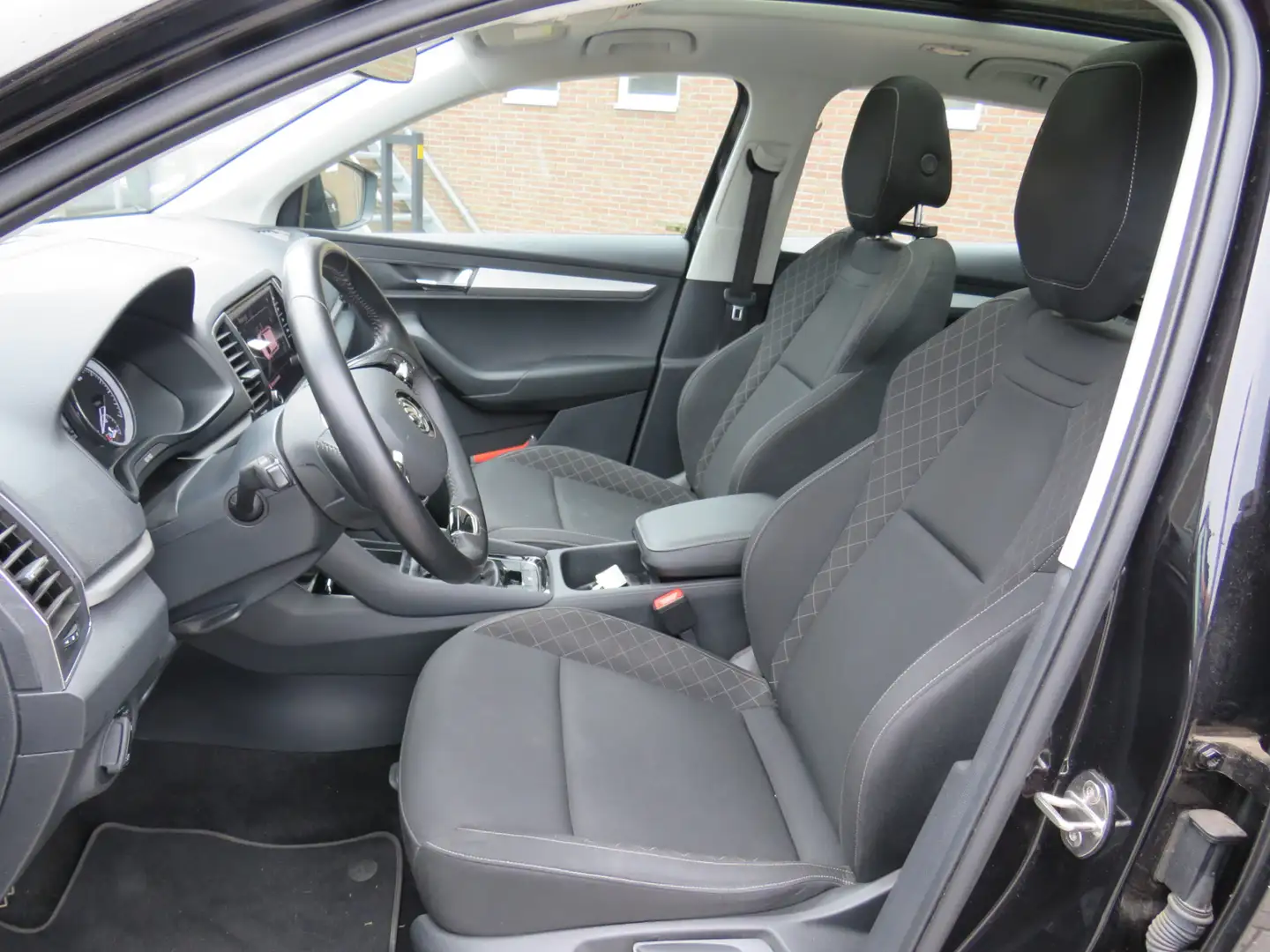 Skoda Karoq 1.0 TSI 110Pk Business Edition * Rijklaarprijs inc Zwart - 2