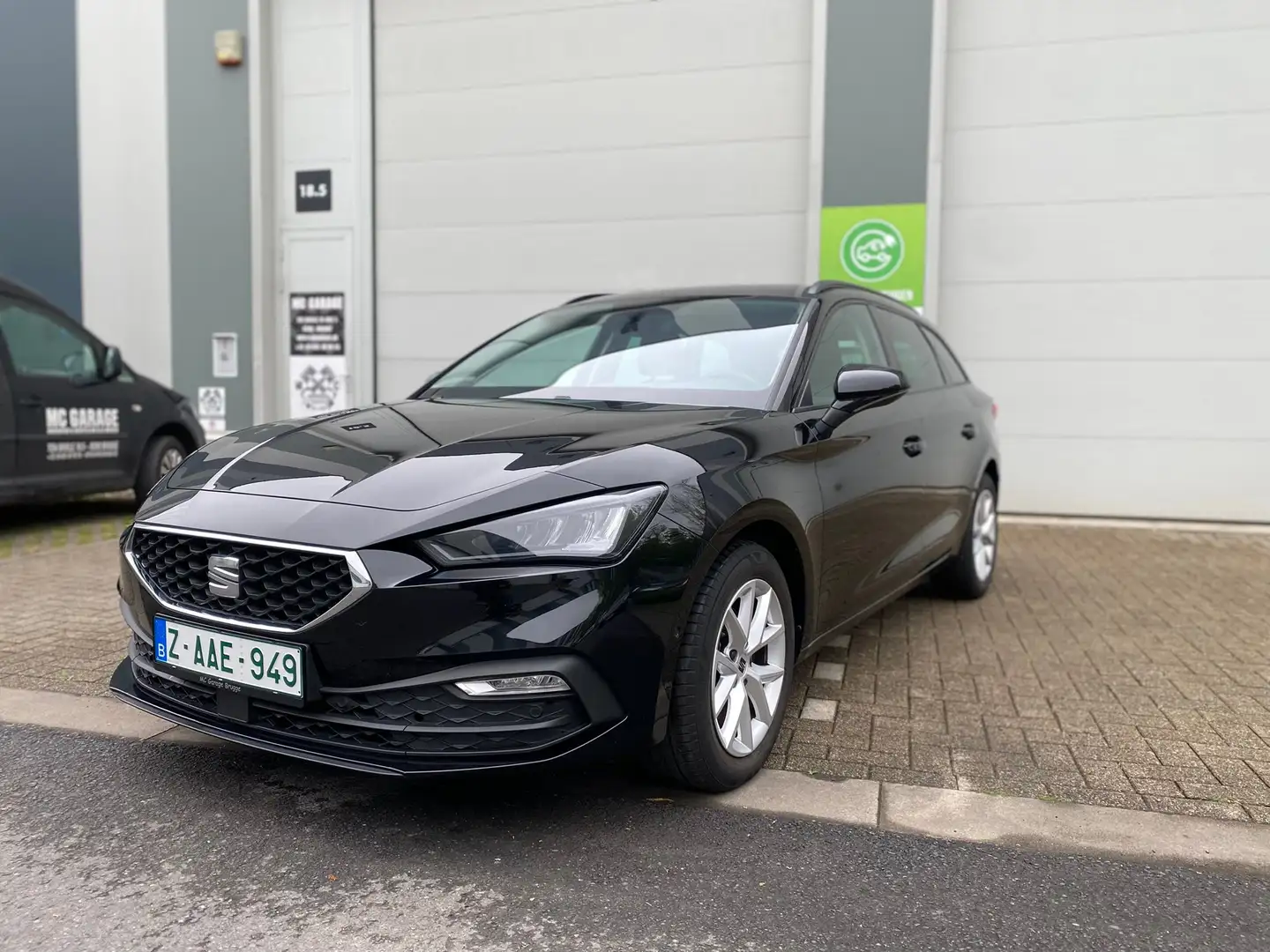 SEAT Leon ST | Trekhaak | Climatronic | PDC | LED | Digitaal Noir - 1