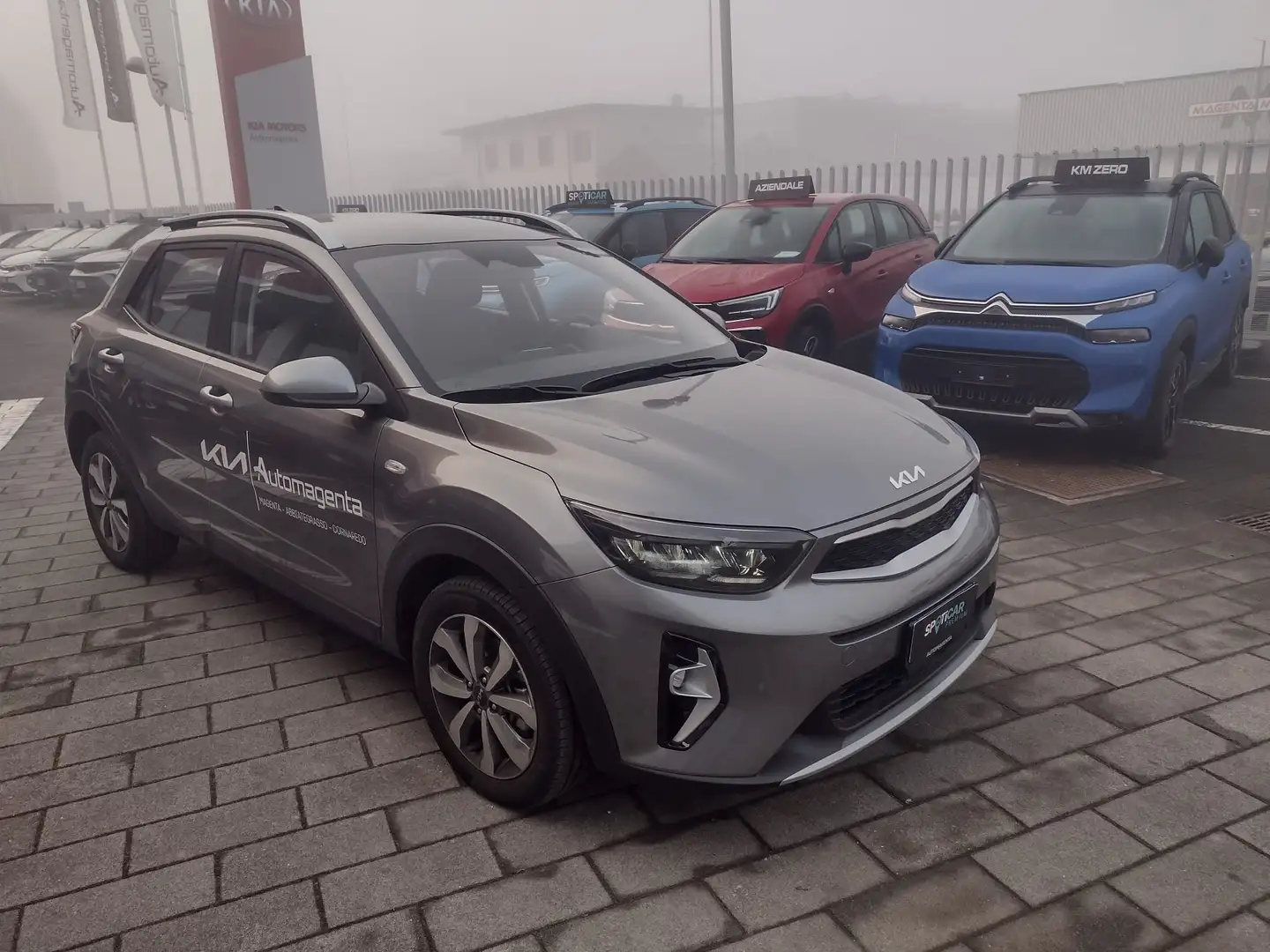 Kia Stonic 1.0 MHEV 100cv URBAN AZIENDALE Grigio - 1