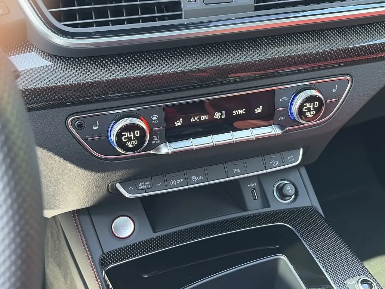 Audi SQ5 снимка Audi SQ5