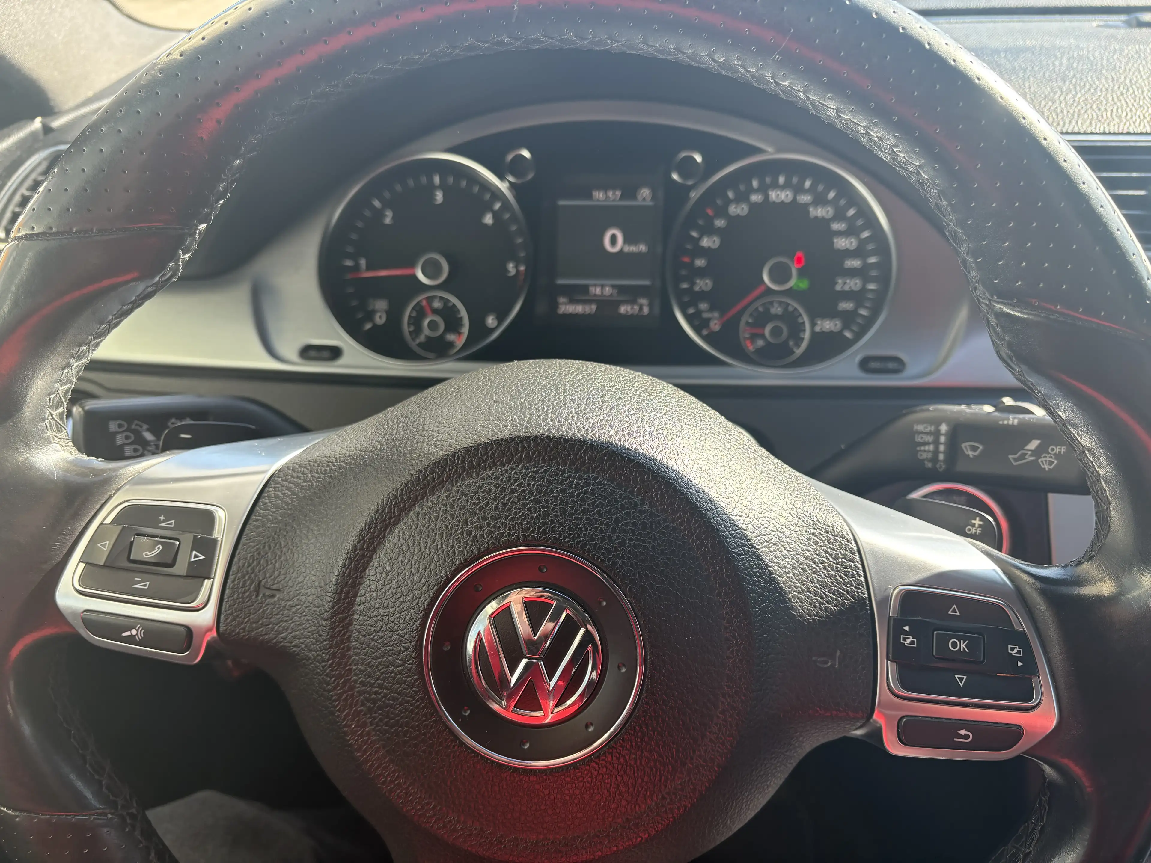 Volkswagen CC Sky BMT 2,0 TDI DPF DSG R-line — photo 14