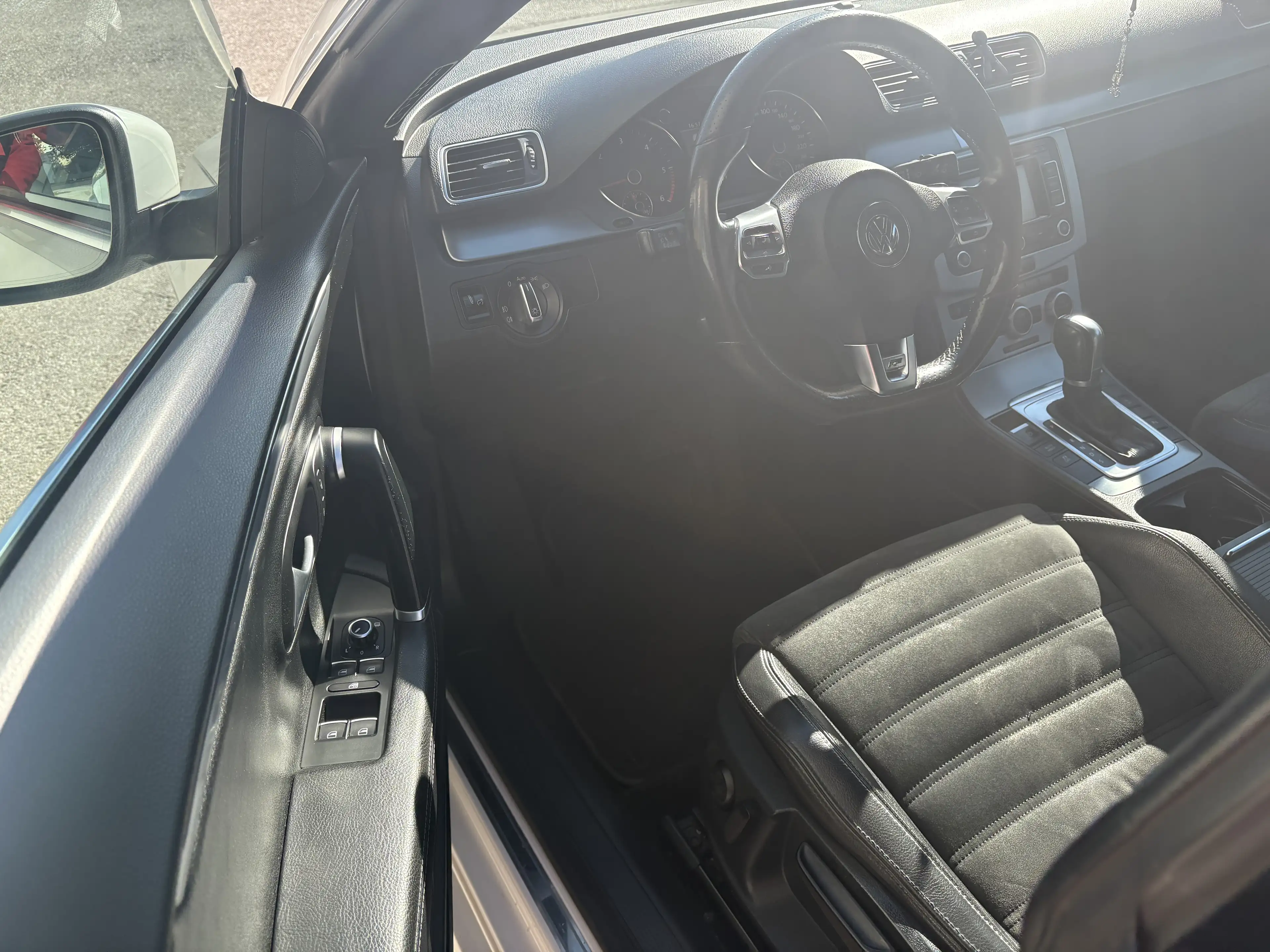 Volkswagen CC Sky BMT 2,0 TDI DPF DSG R-line — photo 9