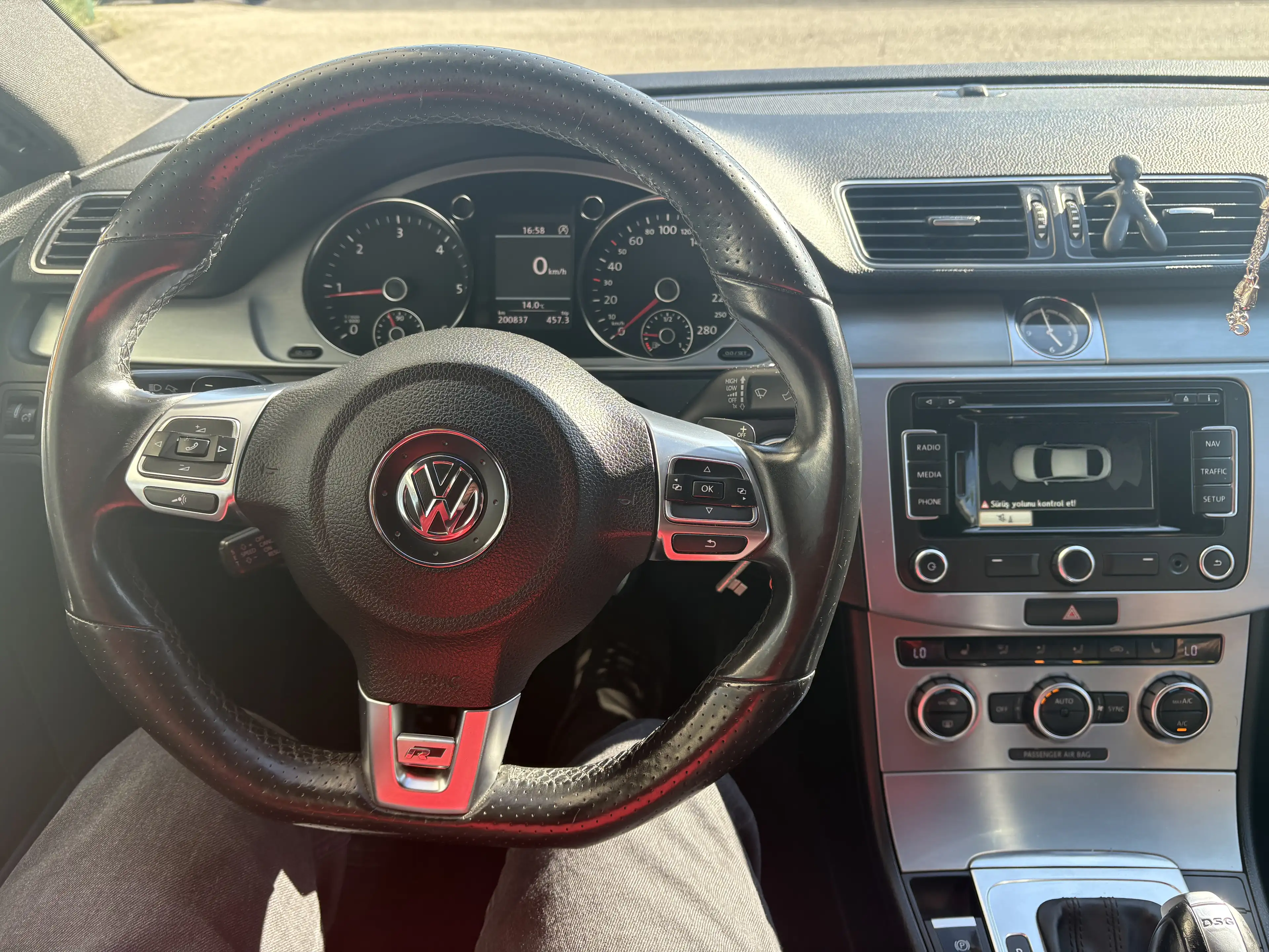 Volkswagen CC Sky BMT 2,0 TDI DPF DSG R-line — photo 12