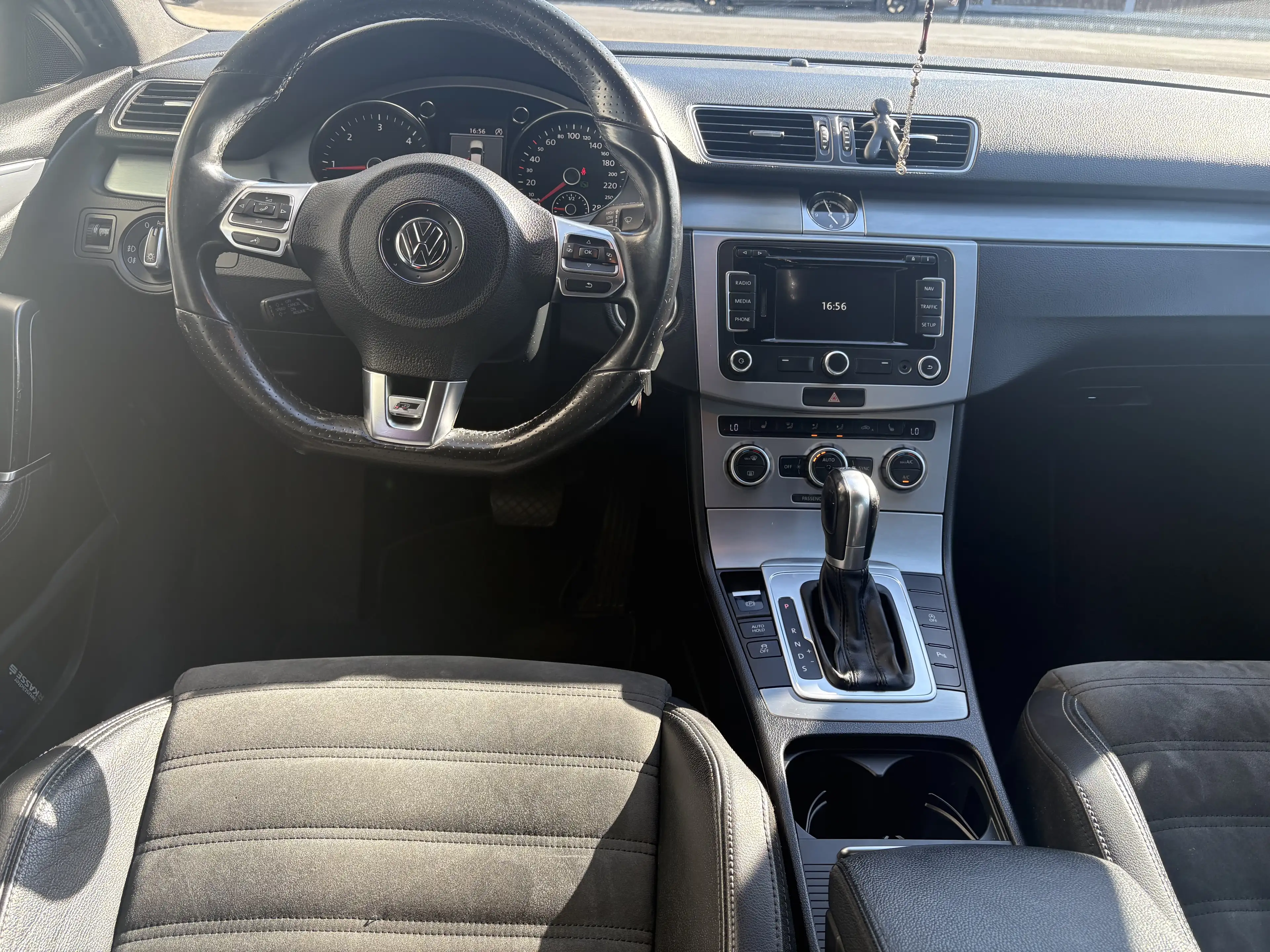 Volkswagen CC Sky BMT 2,0 TDI DPF DSG R-line — photo 10
