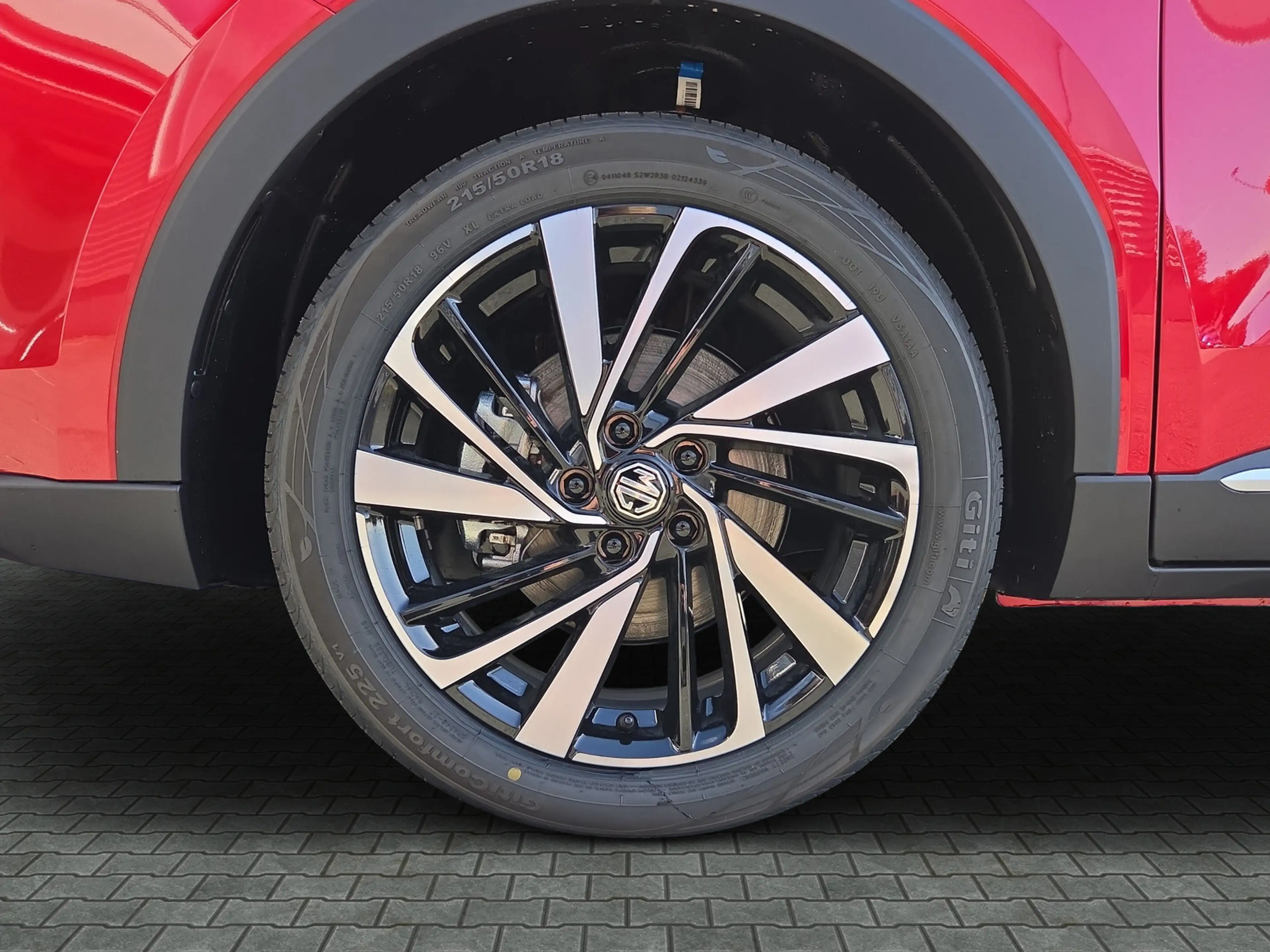 MG ZS HEV Luxury — photo 12