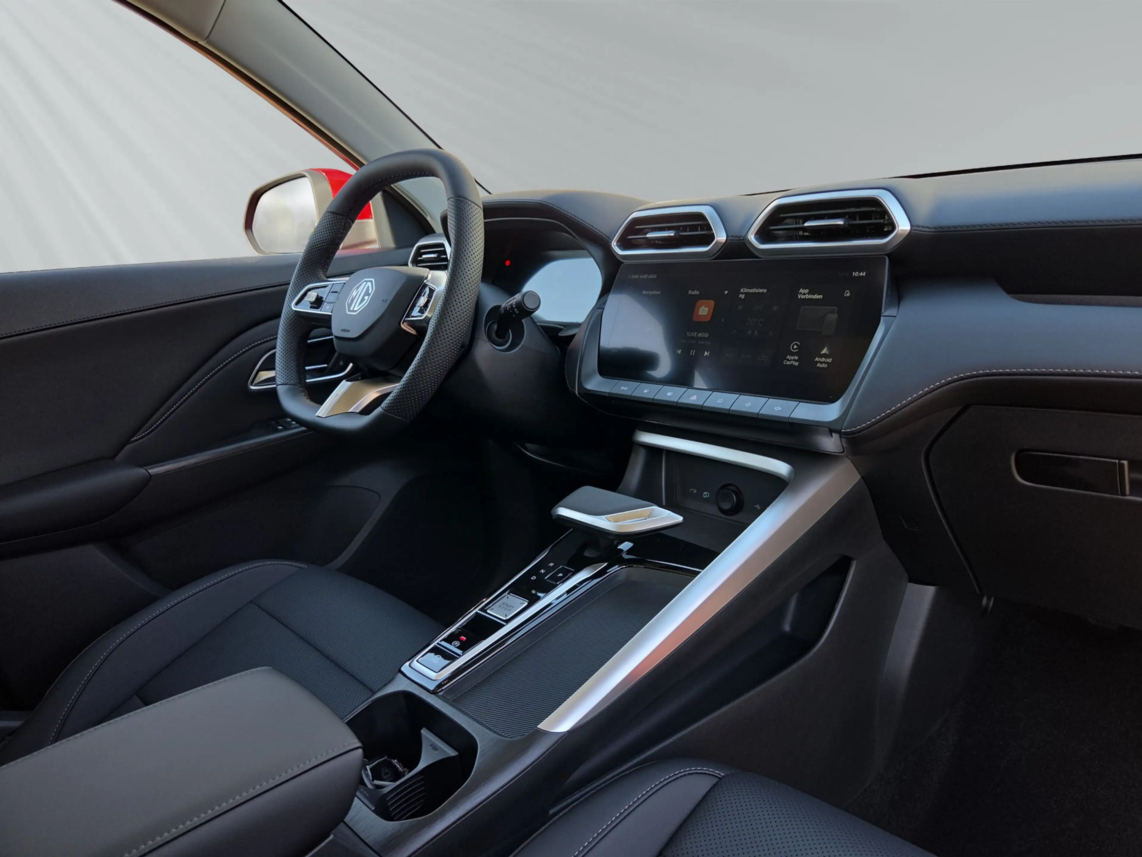 MG ZS HEV Luxury — photo 11