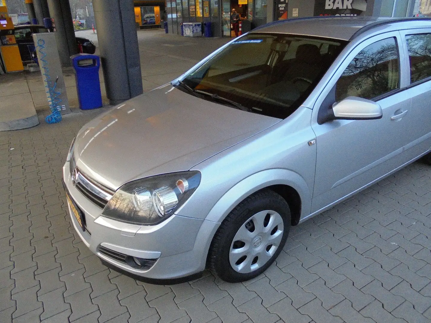 Opel Astra Caravan 1.8 ECOTEC Edition /Automatik Silber - 1