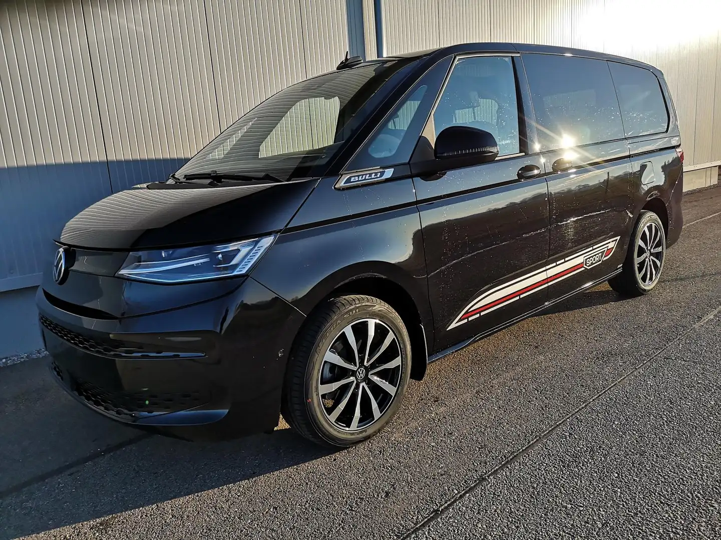 Volkswagen T7 Multivan 2.0 TDI LÜ DSG Navi Standh. Sport Edition Pano Tra Fekete - 1