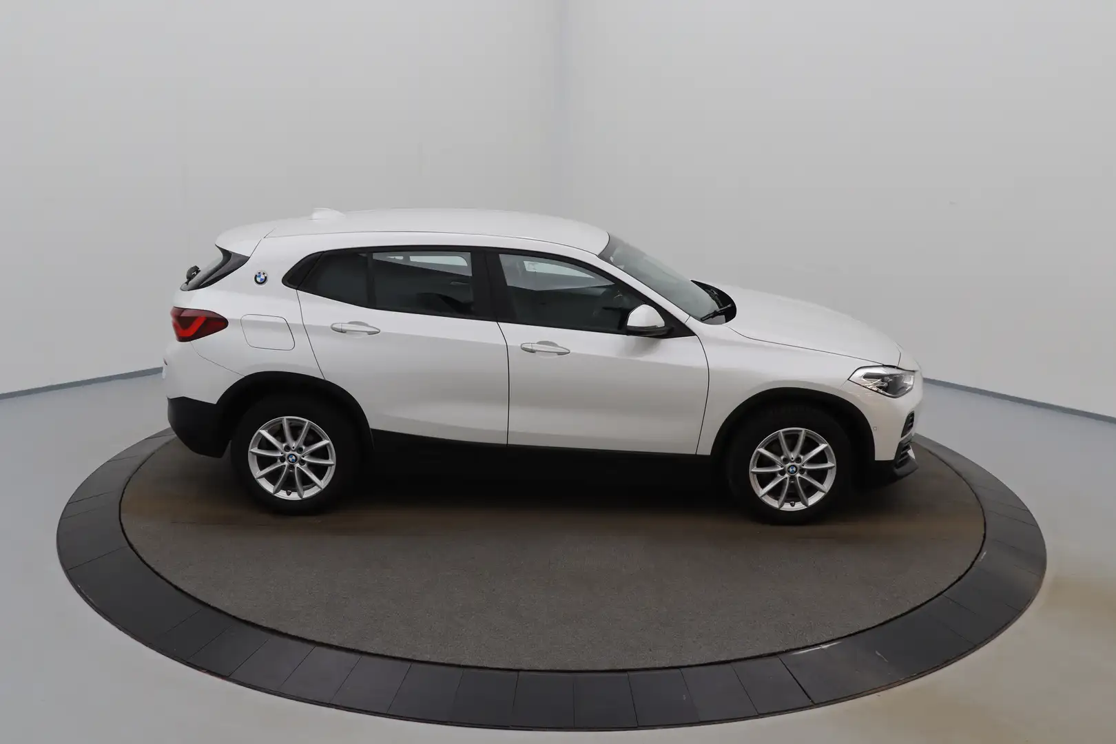 BMW X2 1.5iA sDrive18 Business LED Pro GPS PDC CAM Cruise Wit - 2