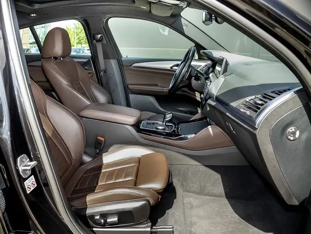 BMW X4 view 4