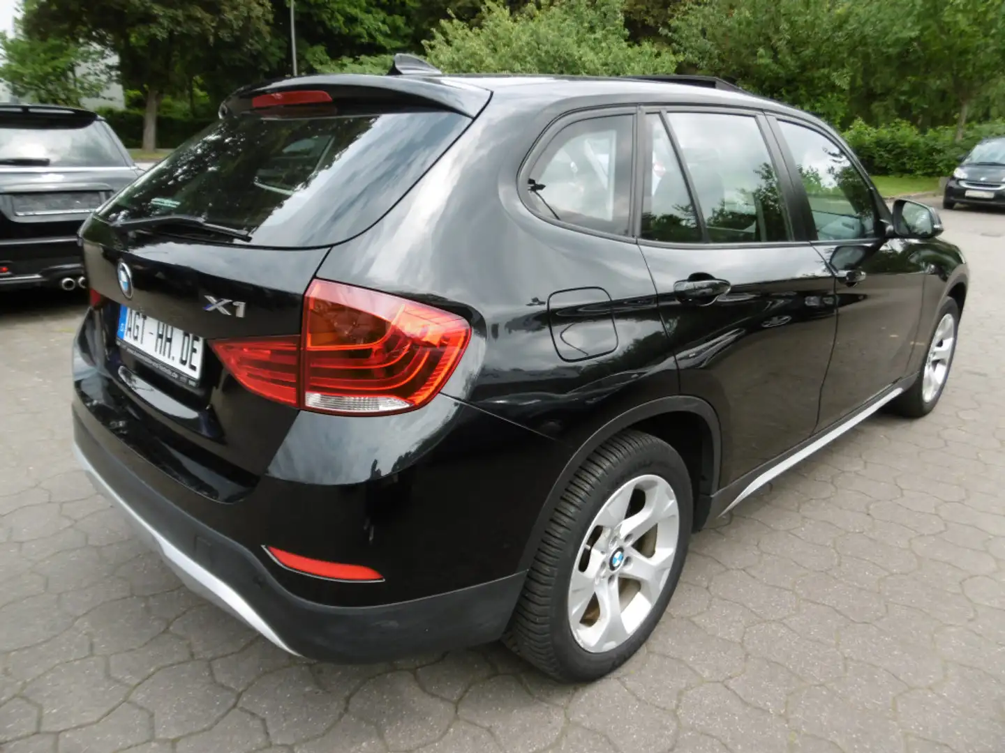 BMW X1 2.5 d xDrive Aut. Leder Nav Xen Panorama PDC Zwart - 2