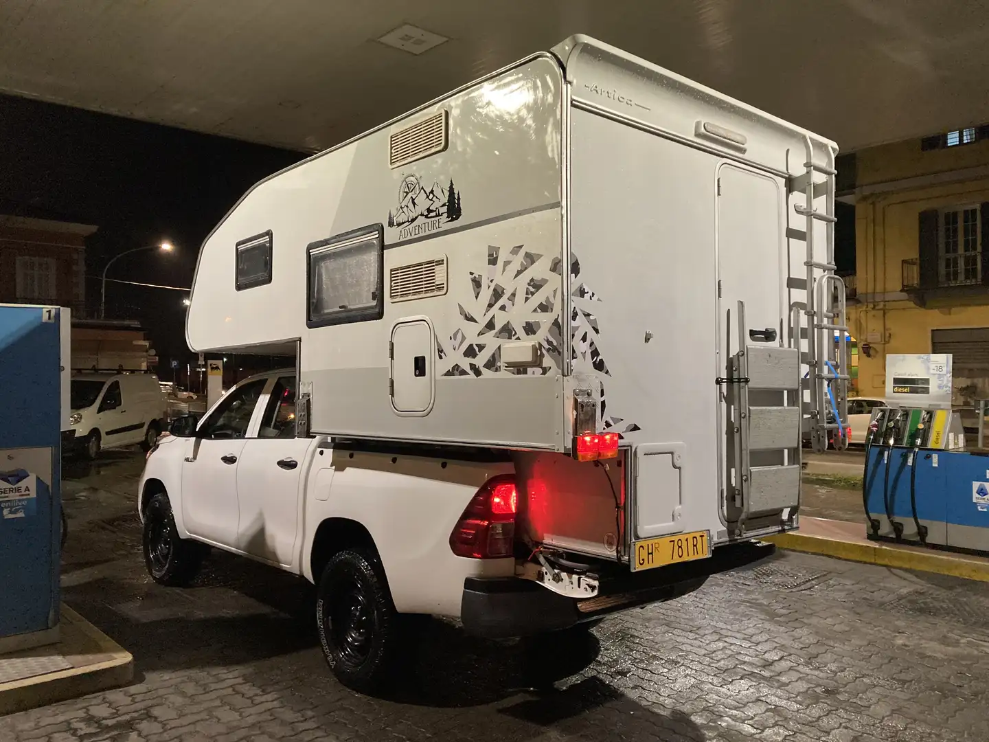 Toyota Hilux 2.4 d-4d double cab Lounge 4wd - 2