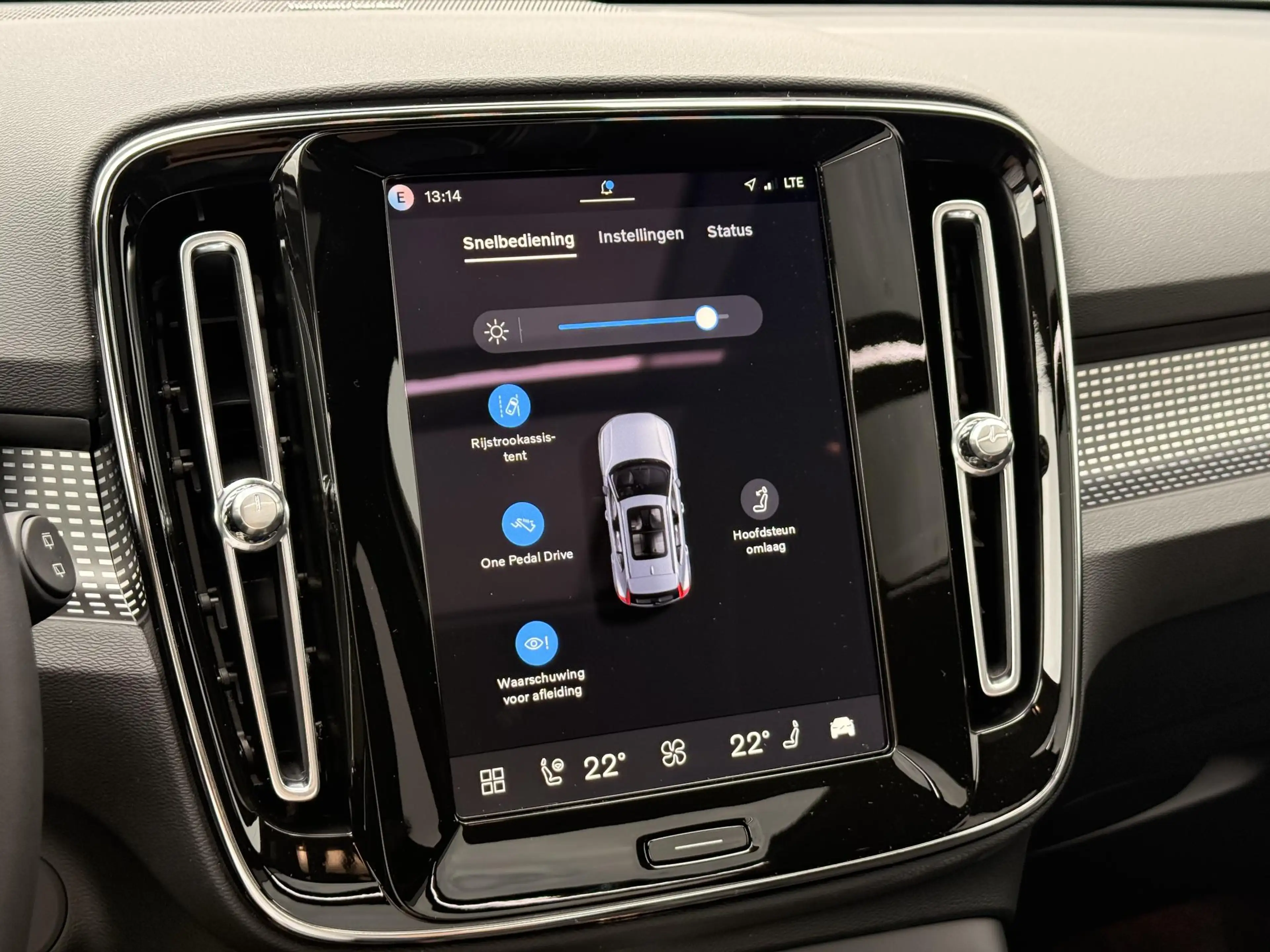 Volvo EX40 Single Motor Ext. Range 82 kWh Ultra Europa Black — photo 9