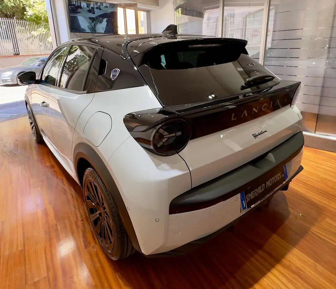 Lancia Ypsilon 2025