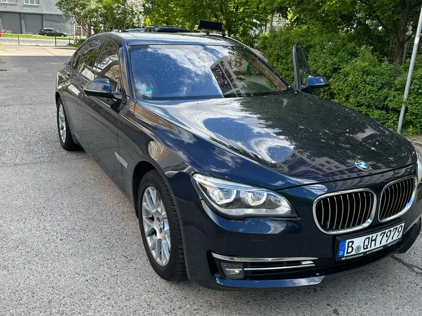 BMW 750 750i xDrive Modrá - 1