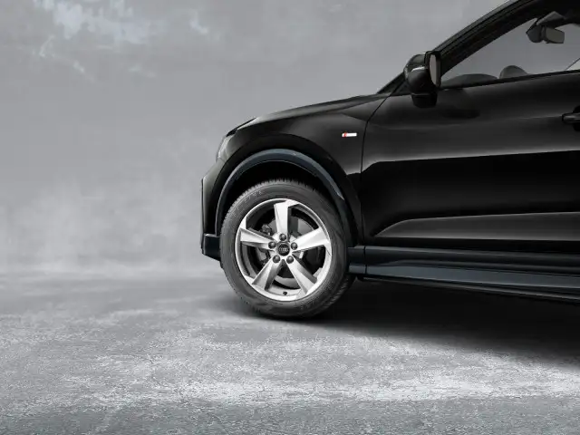 Audi Q2 view 4