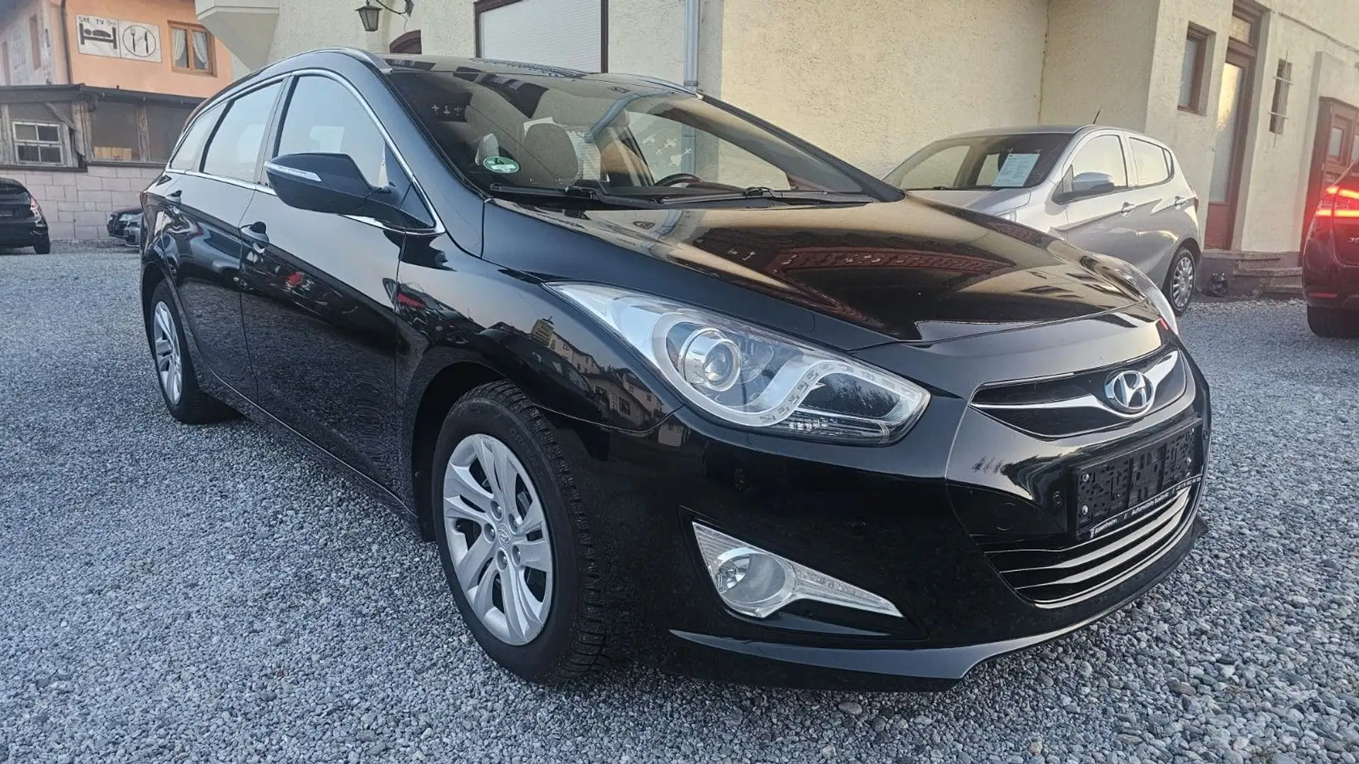 Hyundai i40 cw5 Star Edition*1,7 TDI*NEU TÜV*TEMPO*AUTO* Schwarz - 2