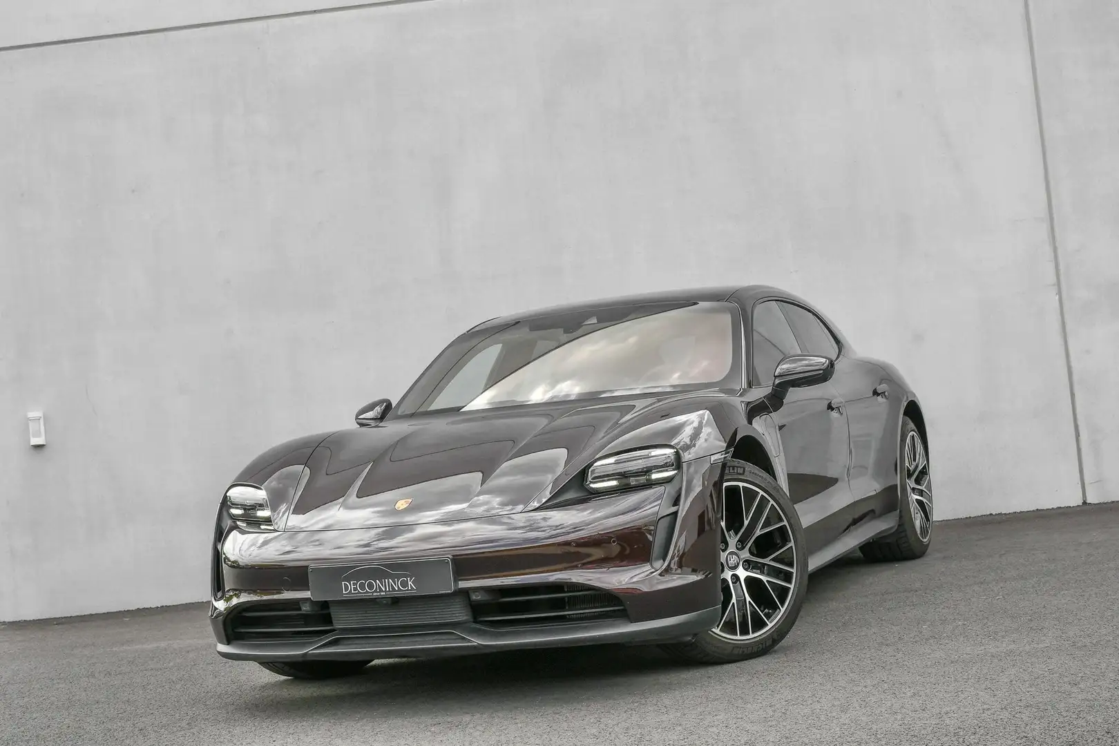 Porsche Taycan 4S SPORT TURISMO*360*BOSE*MEMORY*PANO*SPORT CHRONO Brown - 1
