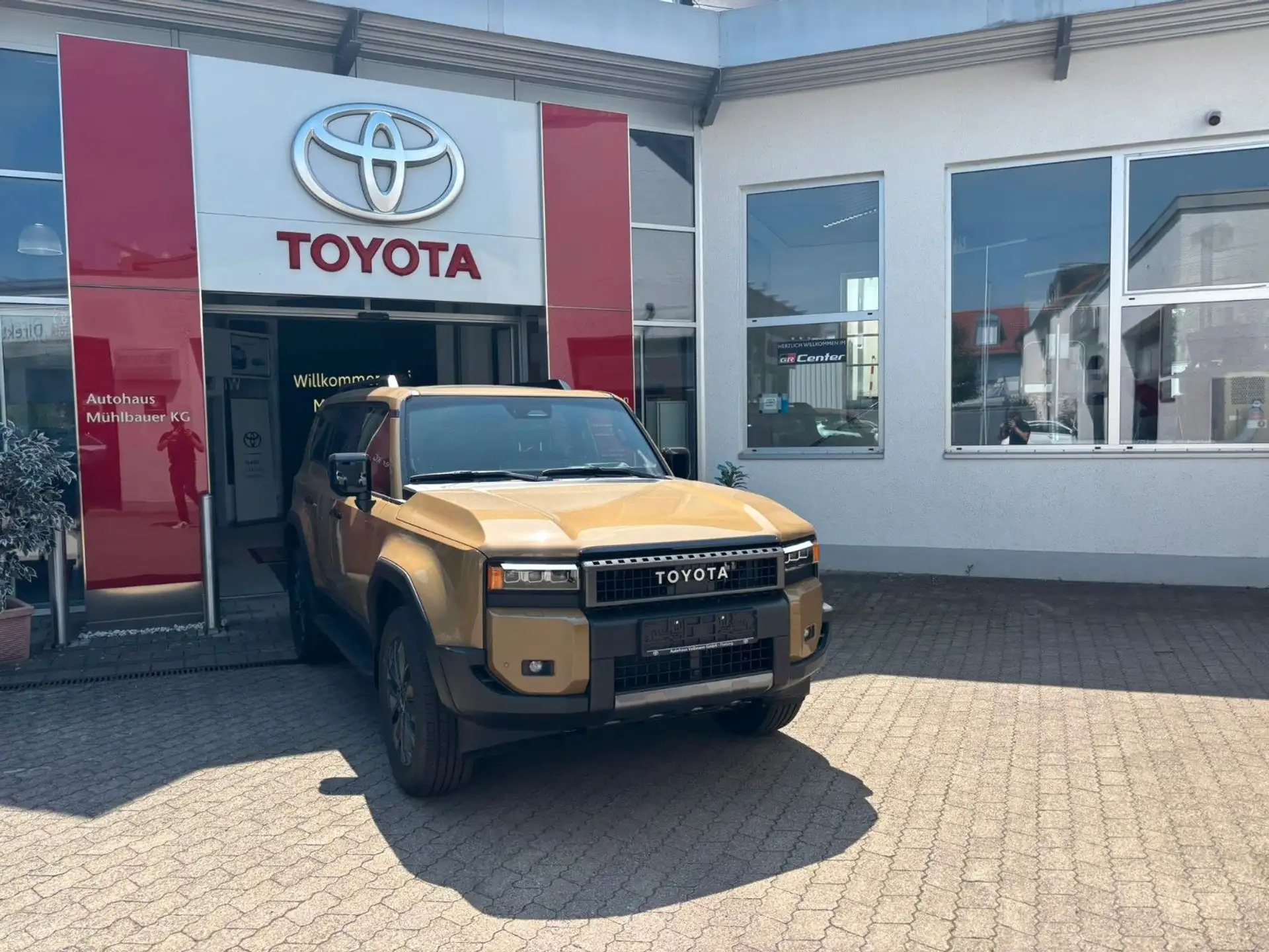 도요타 Toyota Land Cruiser Land Cruiser Station 2026 베이지 사진 3